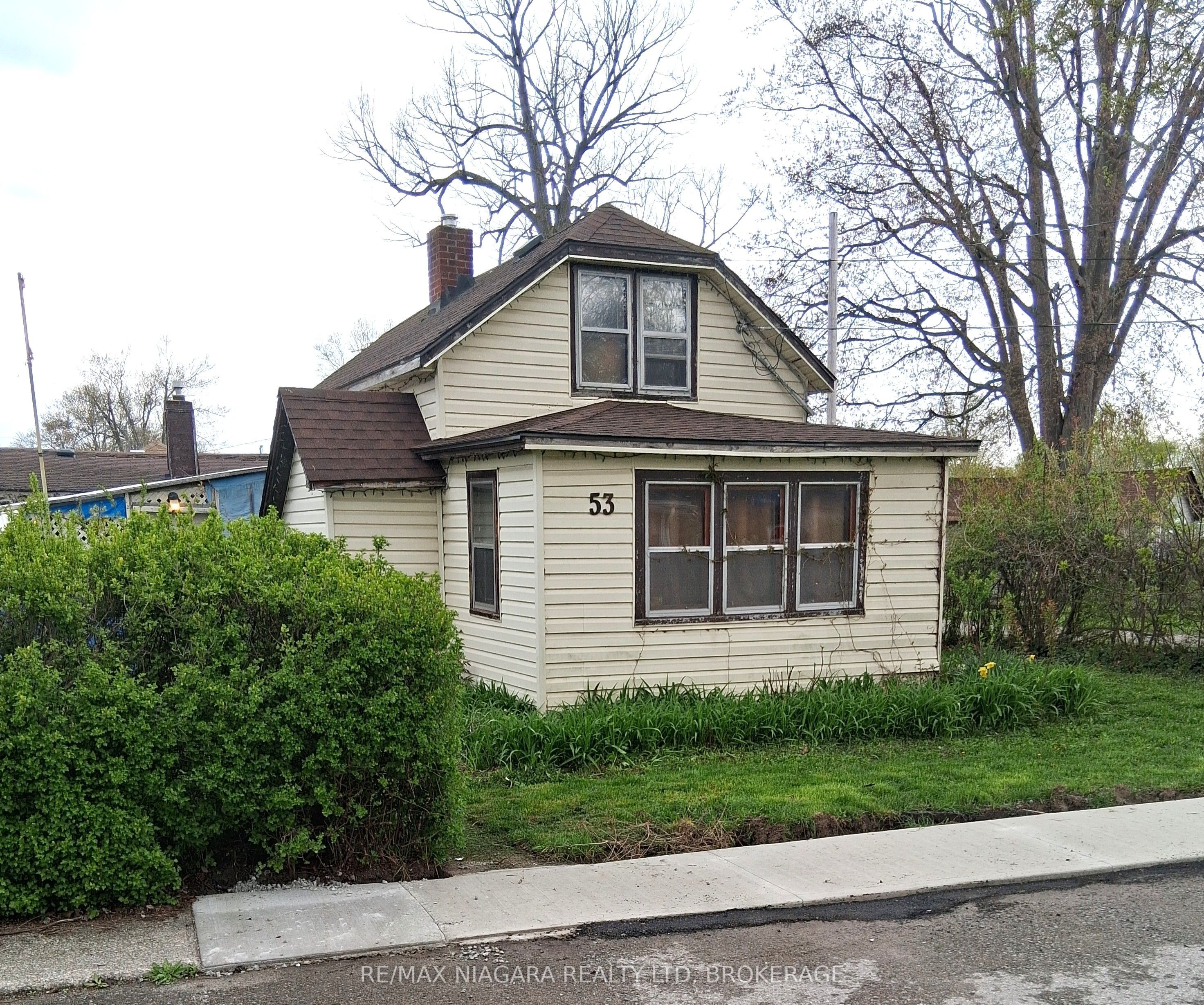 53 Cambridge Road E, Fort Erie, ON L0S 1B0 photo 2