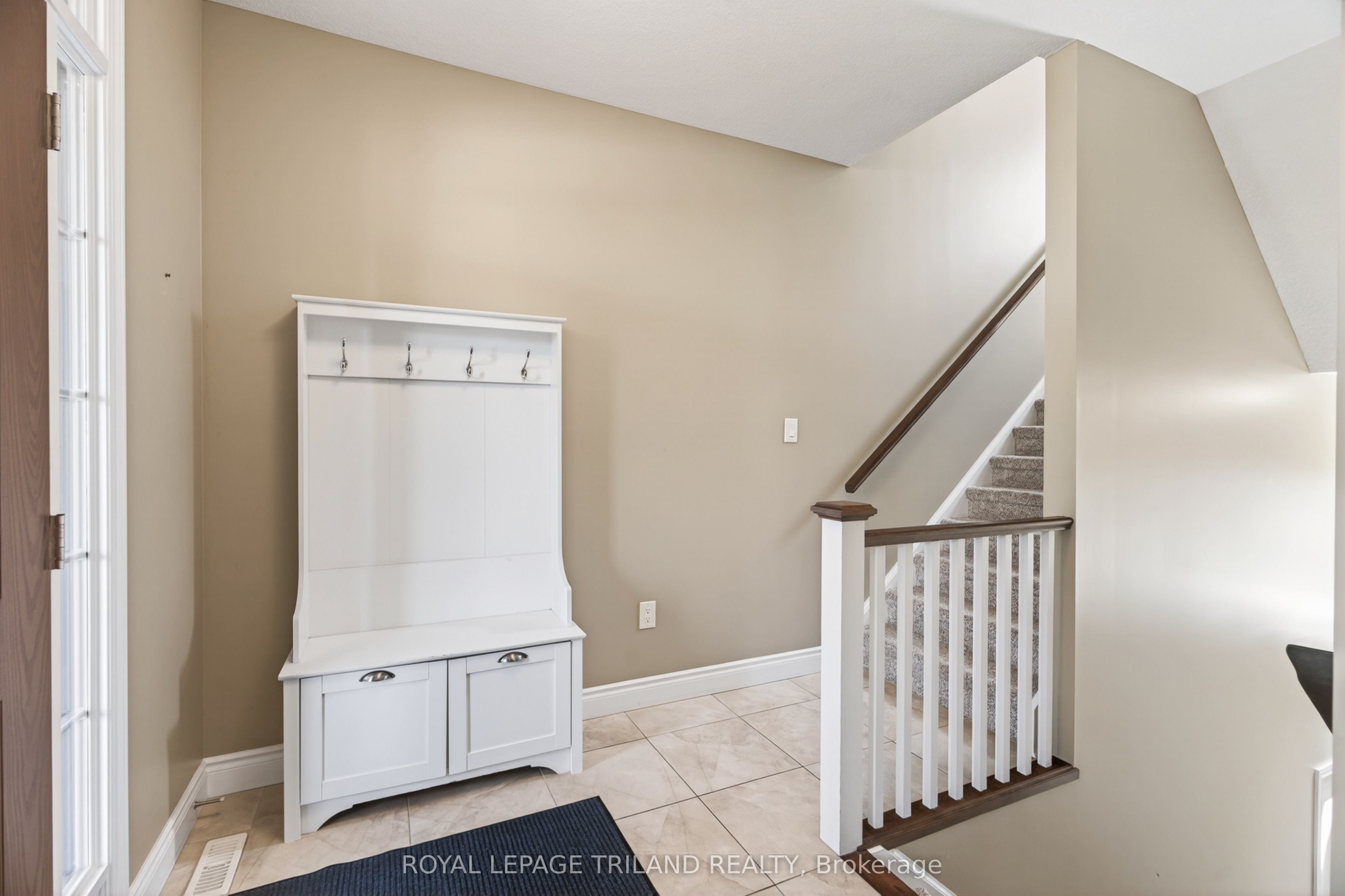 40 FIELDSTONE Crescent, Middlesex Centre, ON N0L 1R0 photo 4
