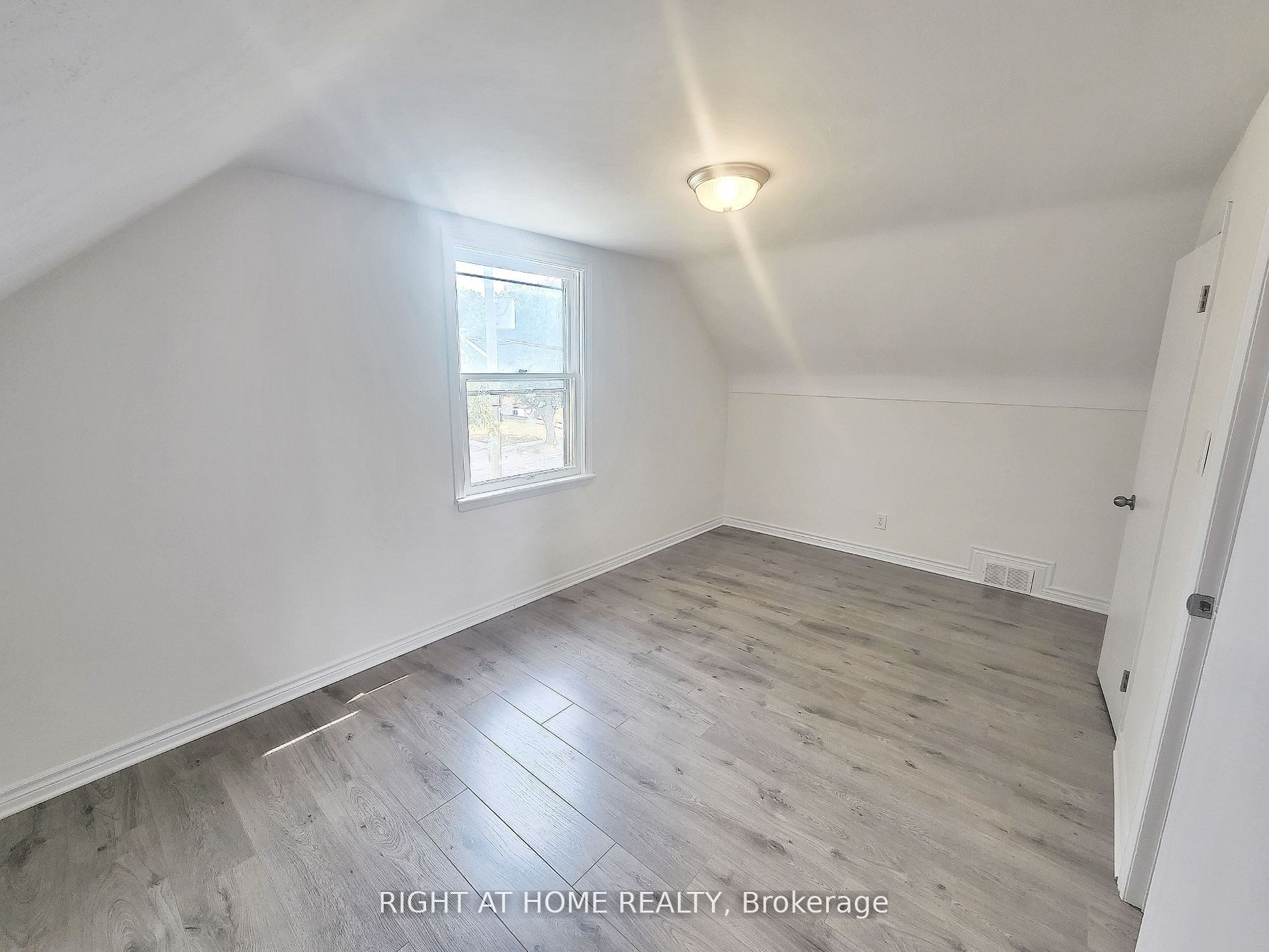 87 Radford Street, Hamilton, ON L8S 3E5 photo 5