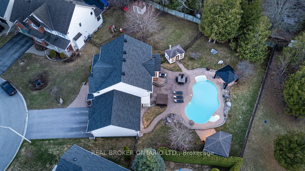 32 Feldspar Crescent, Stittsville - Munster - Richmond, ON K2S 1Y3 photo 4