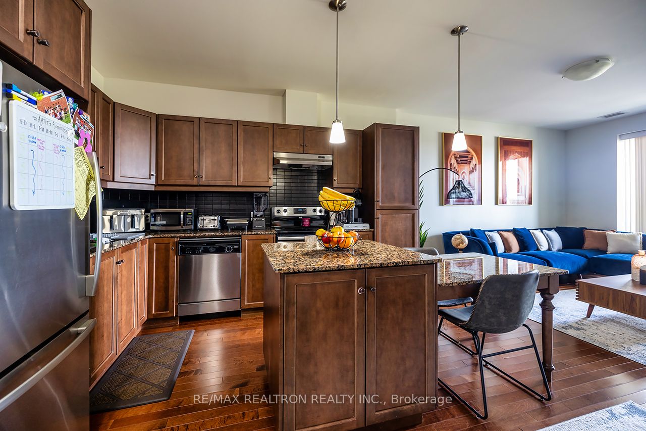 223 Erb Street W 604, Waterloo, ON N2L 0B3 photo 4