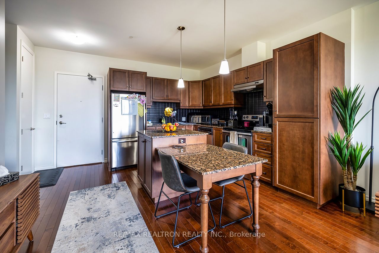 223 Erb Street W 604, Waterloo, ON N2L 0B3 photo 5