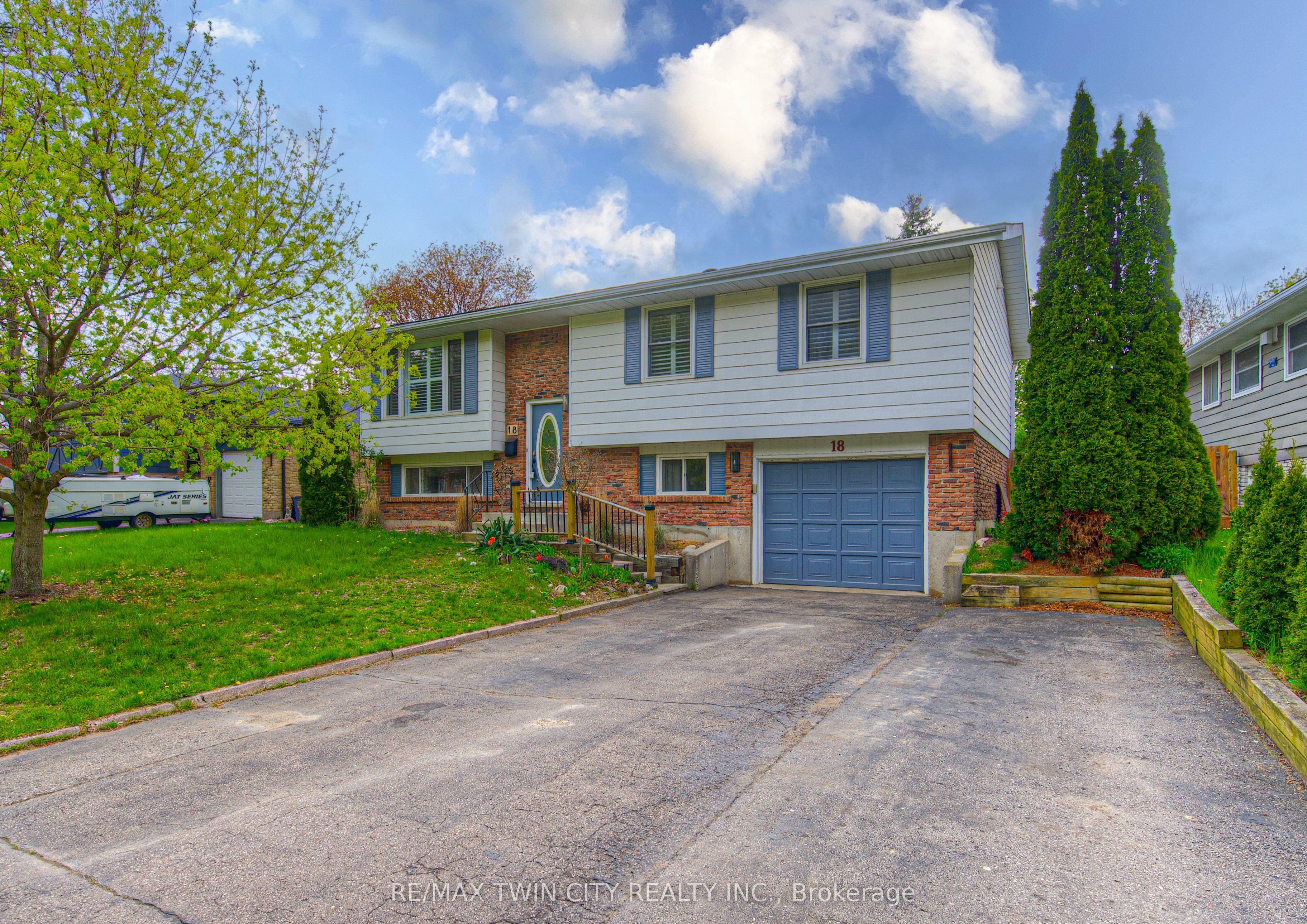 18 GILSTON Parkway, Brant, ON N3L 3K6 photo 2