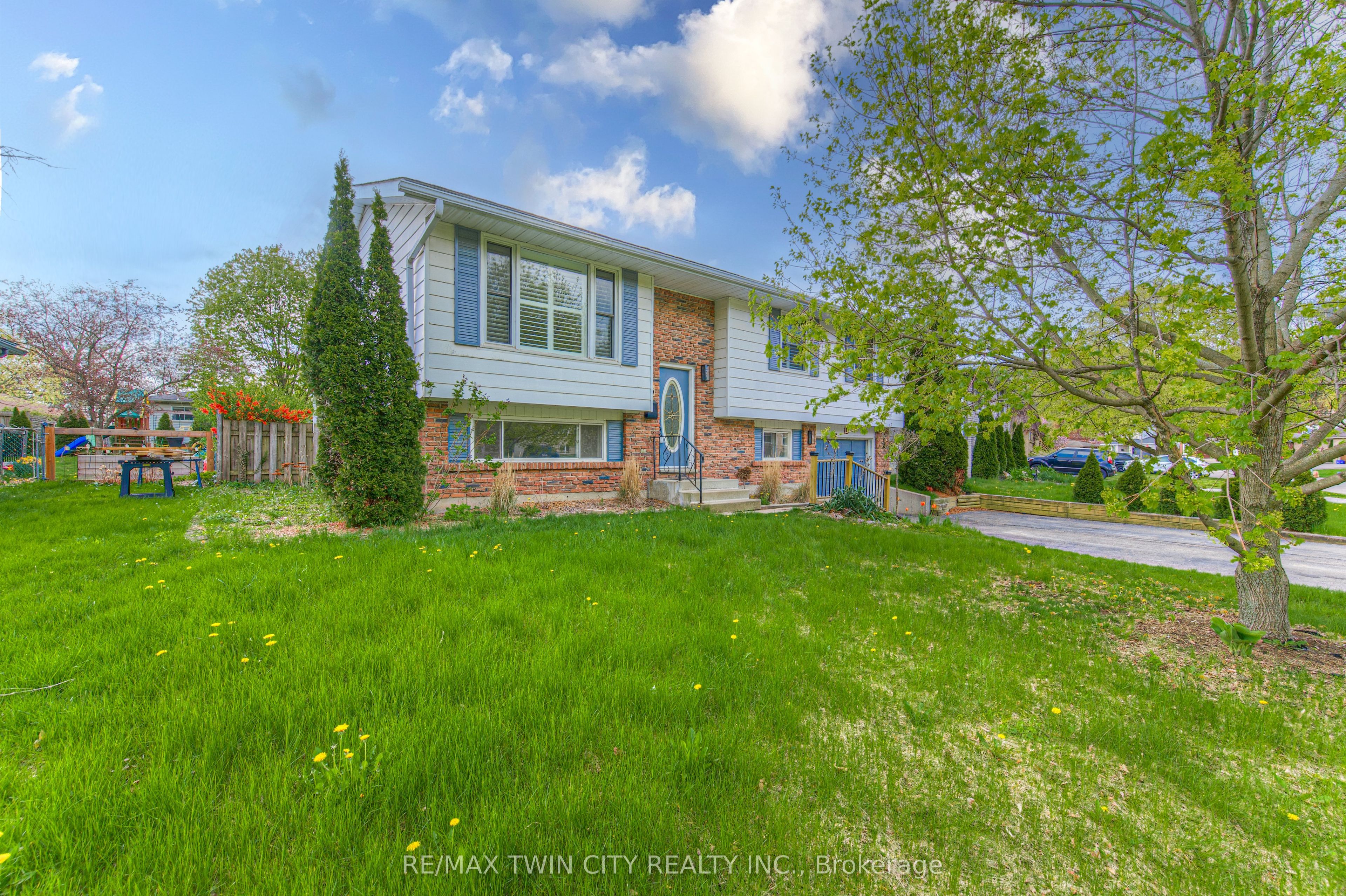 18 GILSTON Parkway, Brant, ON N3L 3K6 photo 3