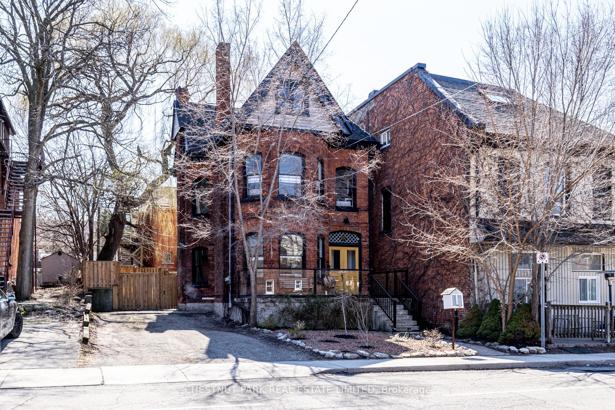 177 Charlton Avenue W, Hamilton, ON L8P 2C8