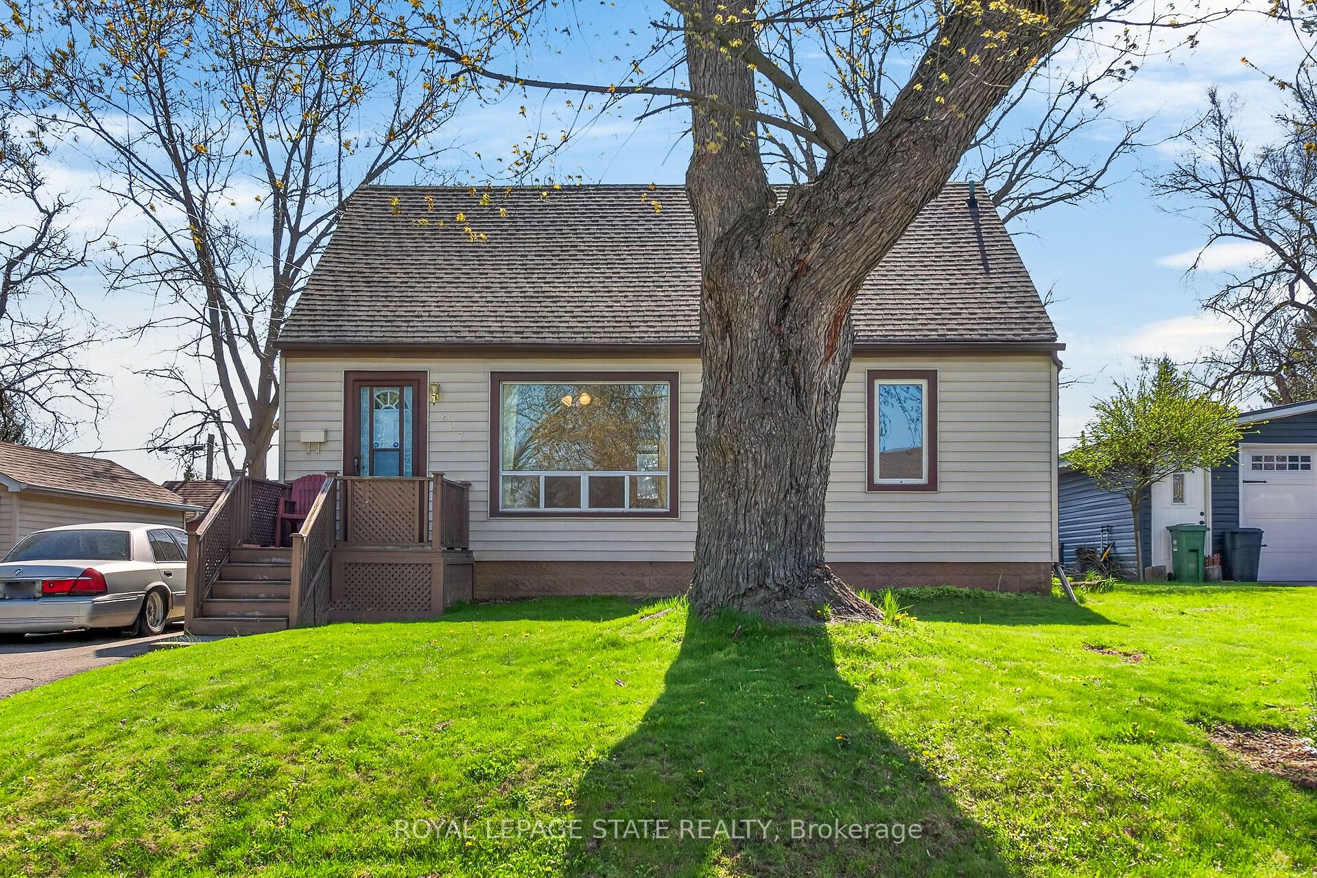 227 West 19th Street, Hamilton, ON L9C 4J3 photo 2