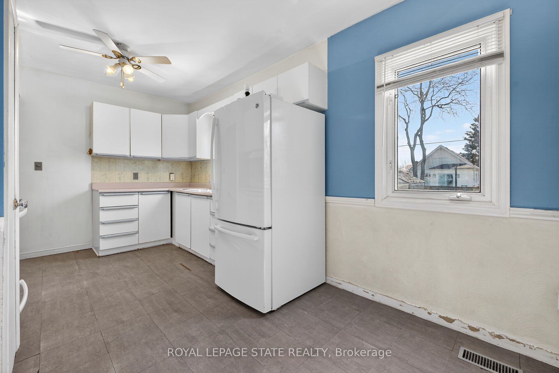 227 West 19th Street, Hamilton, ON L9C 4J3 photo 3