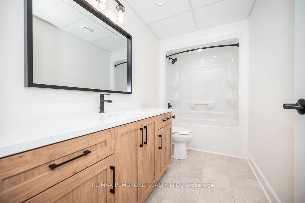 18 Durant Street, Petawawa, ON K8H 0G2 photo 5
