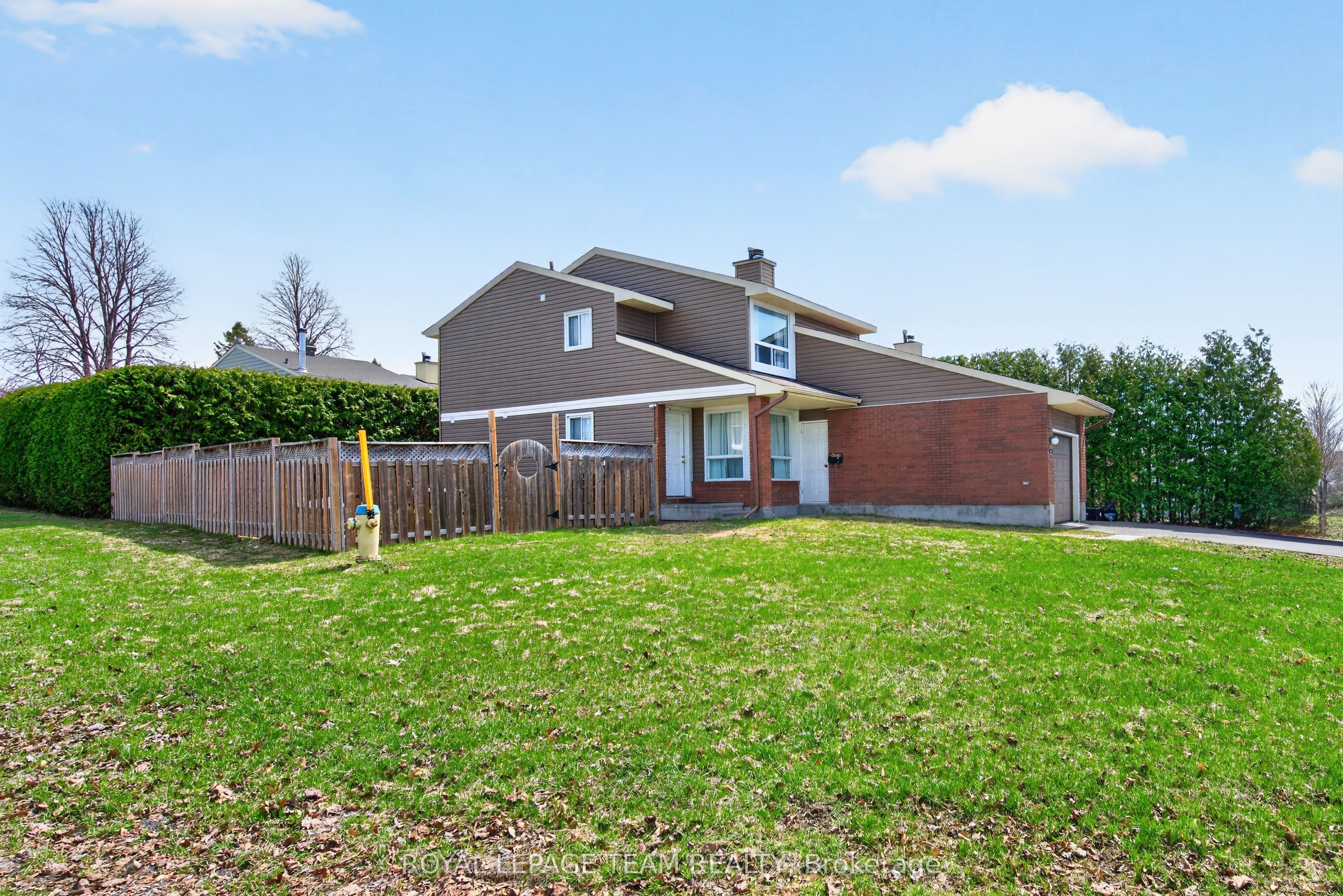 1631 Saxony Crescent, Cyrville - Carson Grove - Pineview, ON K1B 5K8 photo 2