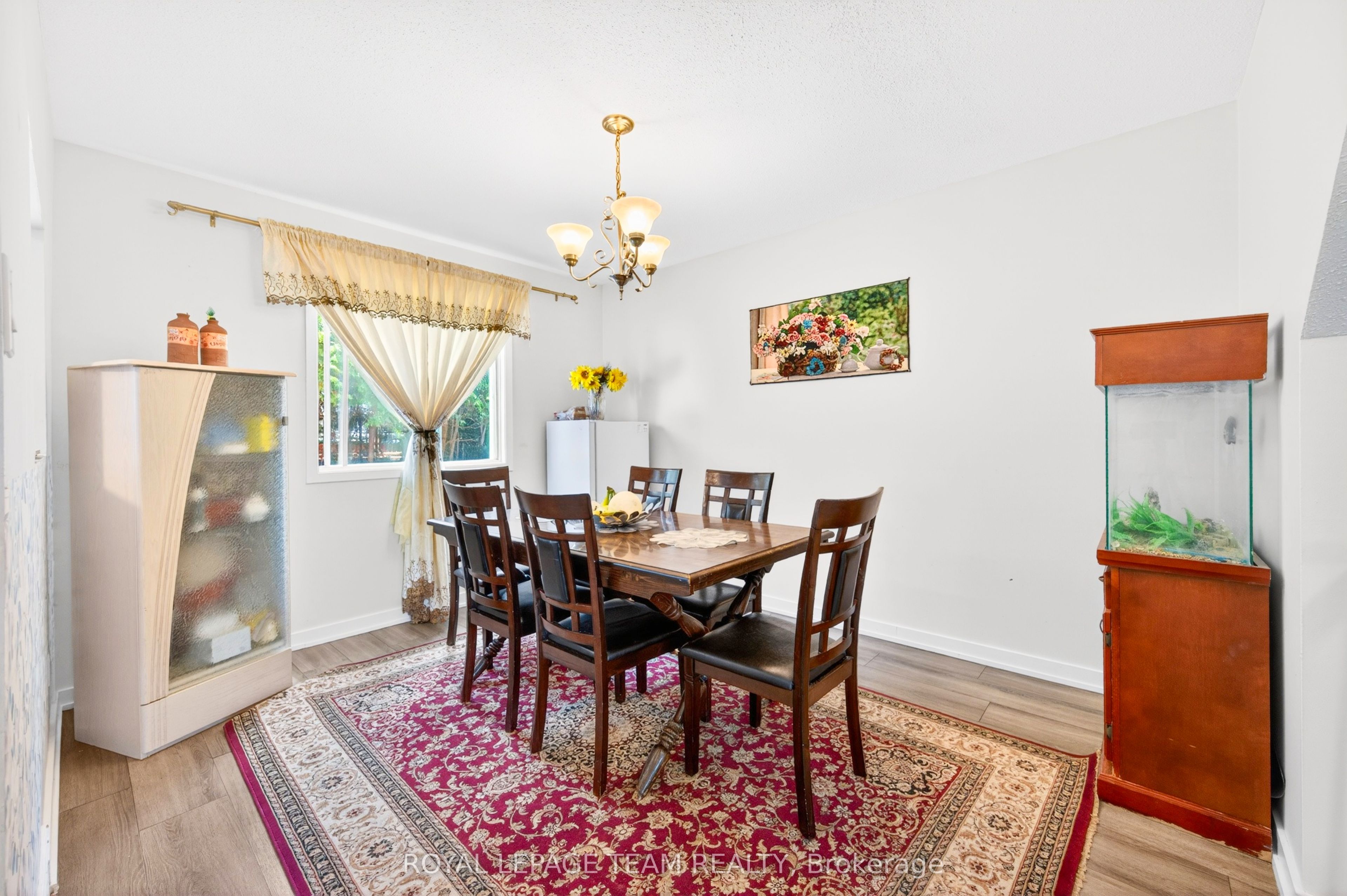1631 Saxony Crescent, Cyrville - Carson Grove - Pineview, ON K1B 5K8 photo 5