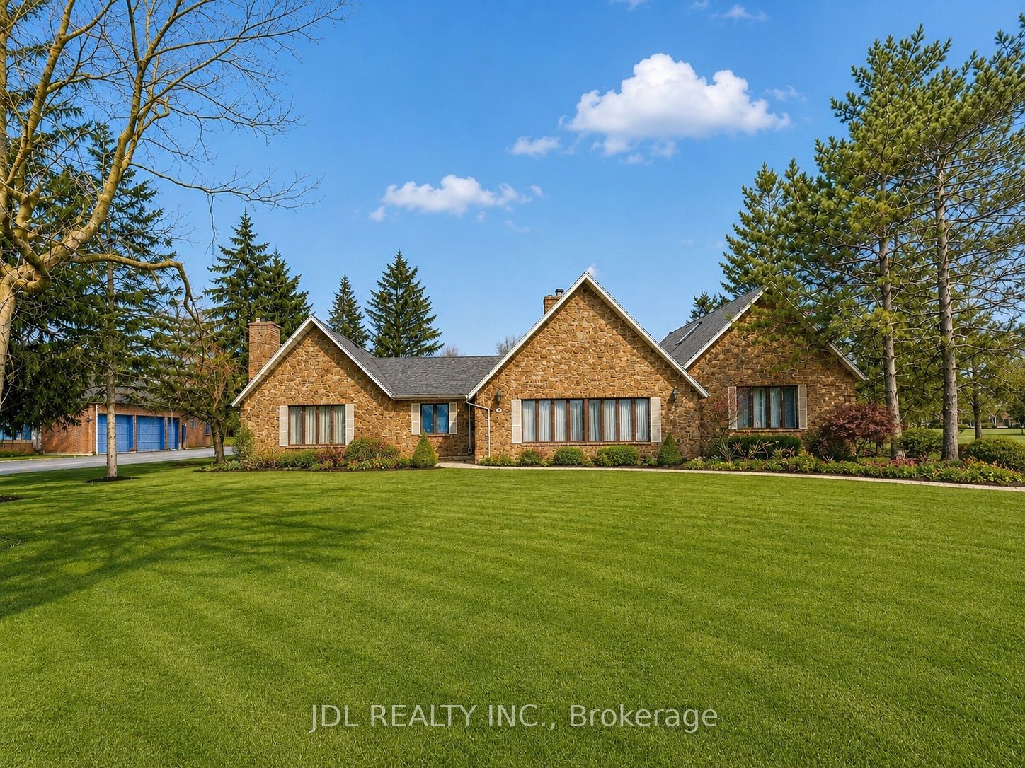 2033 Niagara River Parkway, Fort Erie, ON L2A 5M4 photo 2