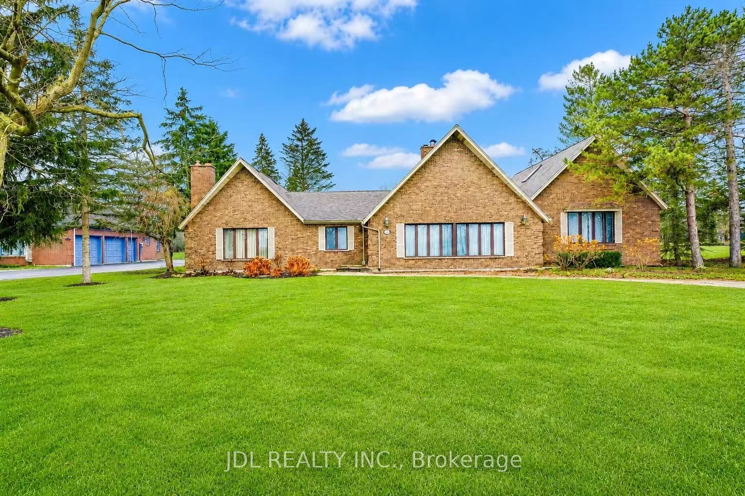 2033 Niagara River Parkway, Fort Erie, ON L2A 5M4 photo 3