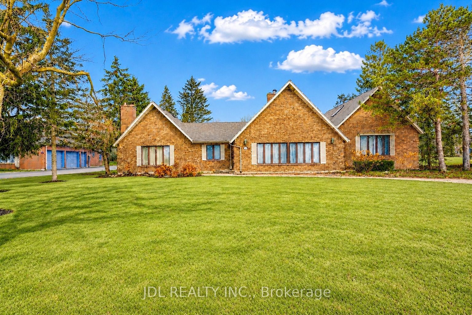 2033 Niagara River Parkway, Fort Erie, ON L2A 5M4 photo 4