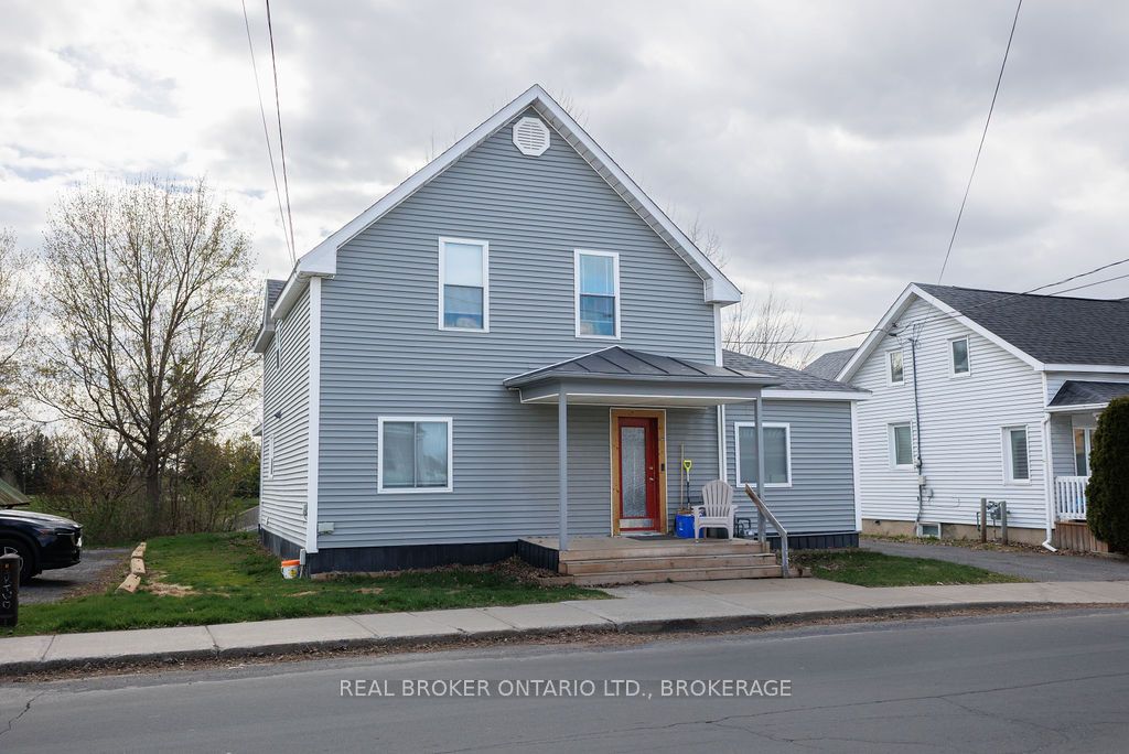 136 Main Street S, North Glengarry, ON K0C 1A0 photo 2