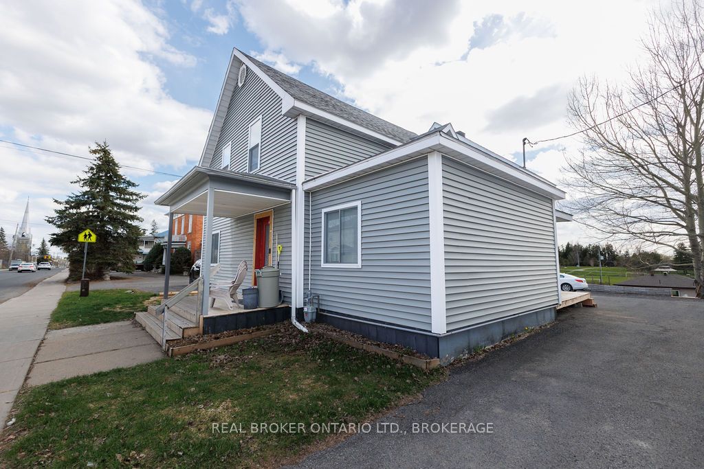 136 Main Street S, North Glengarry, ON K0C 1A0 photo 3