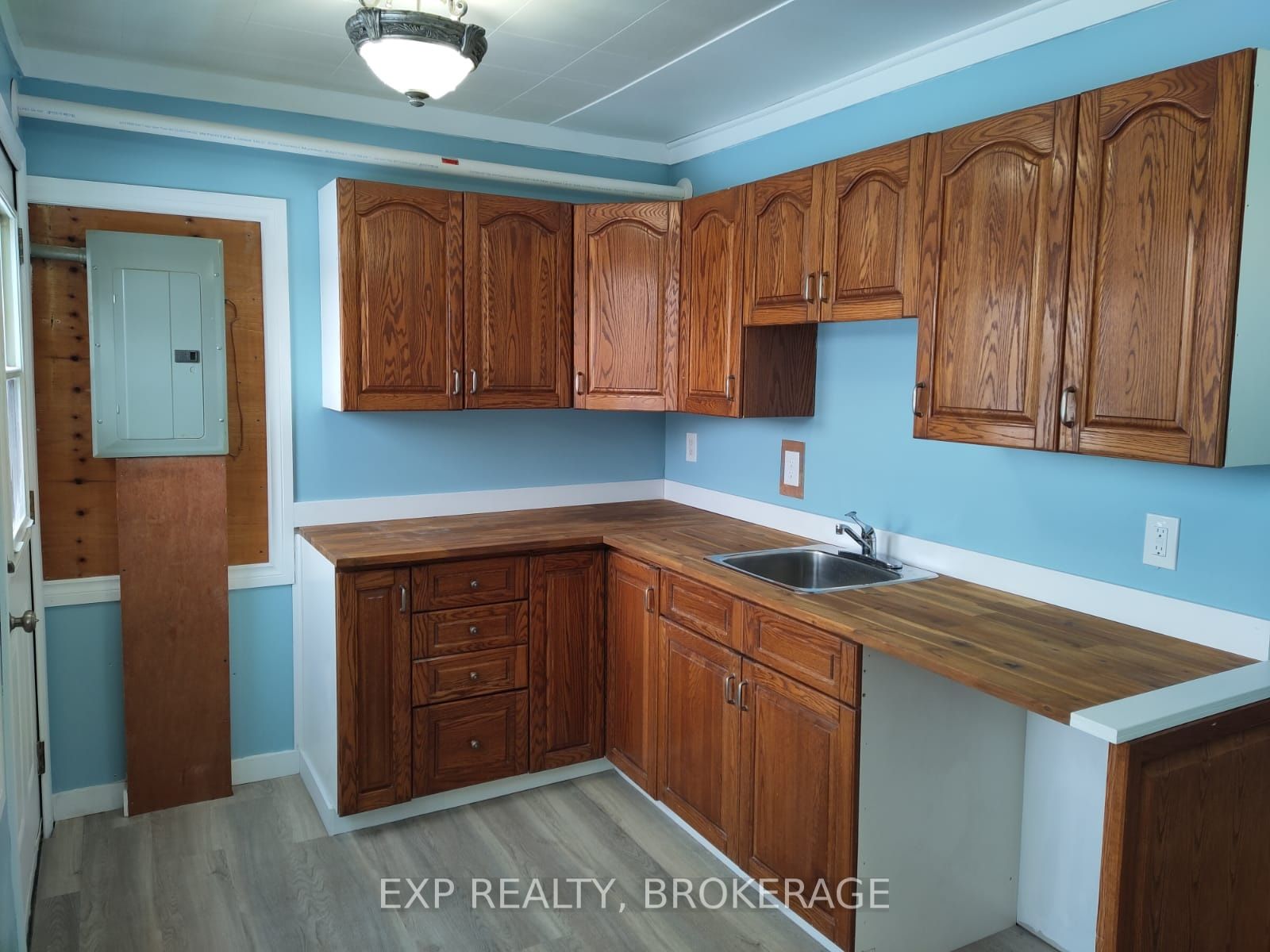 16 LOUIS Street, Brockville, ON K6V 4H5 photo 2