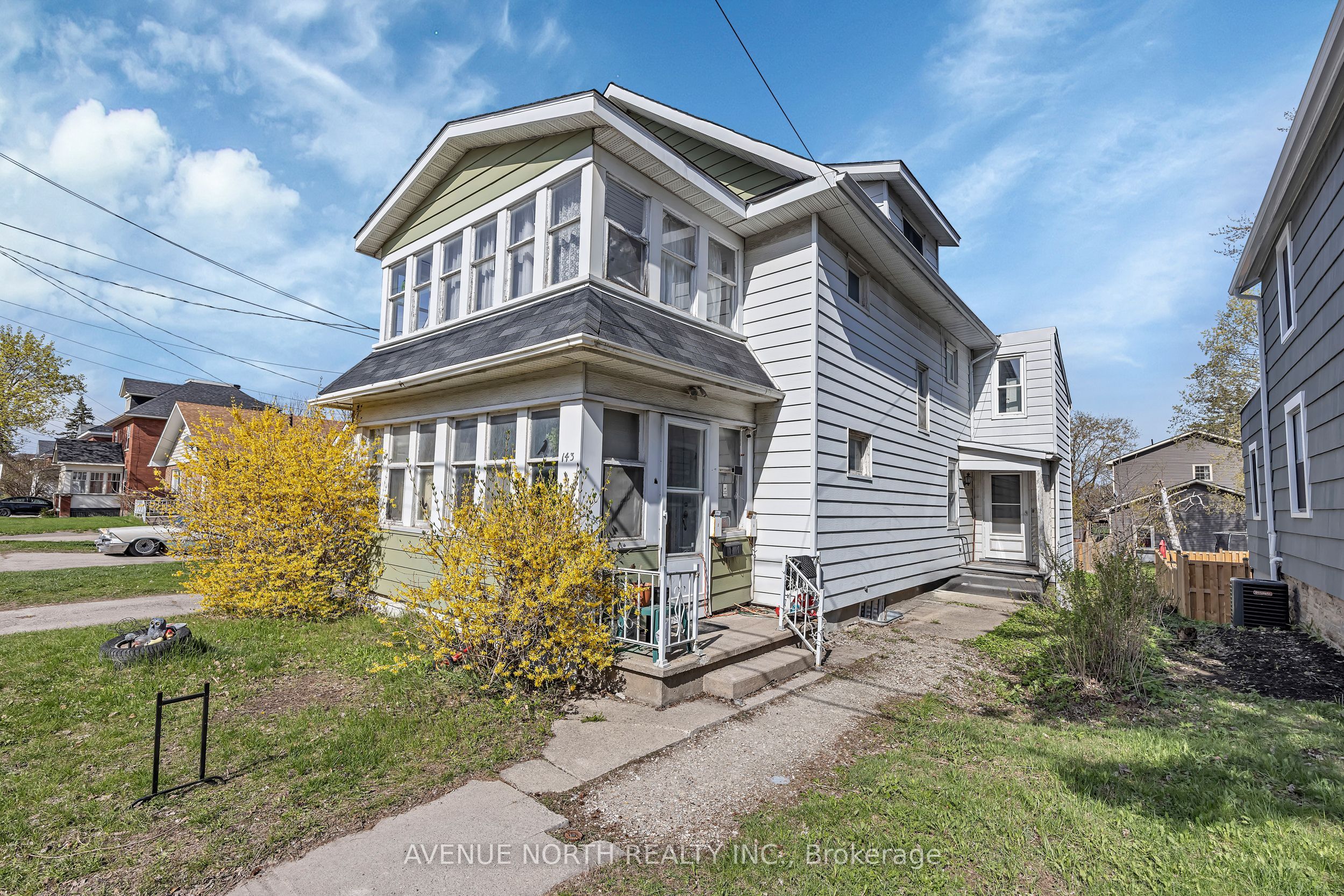 143 Brockville Street, Smiths Falls, ON K7A 3Y7 photo 2