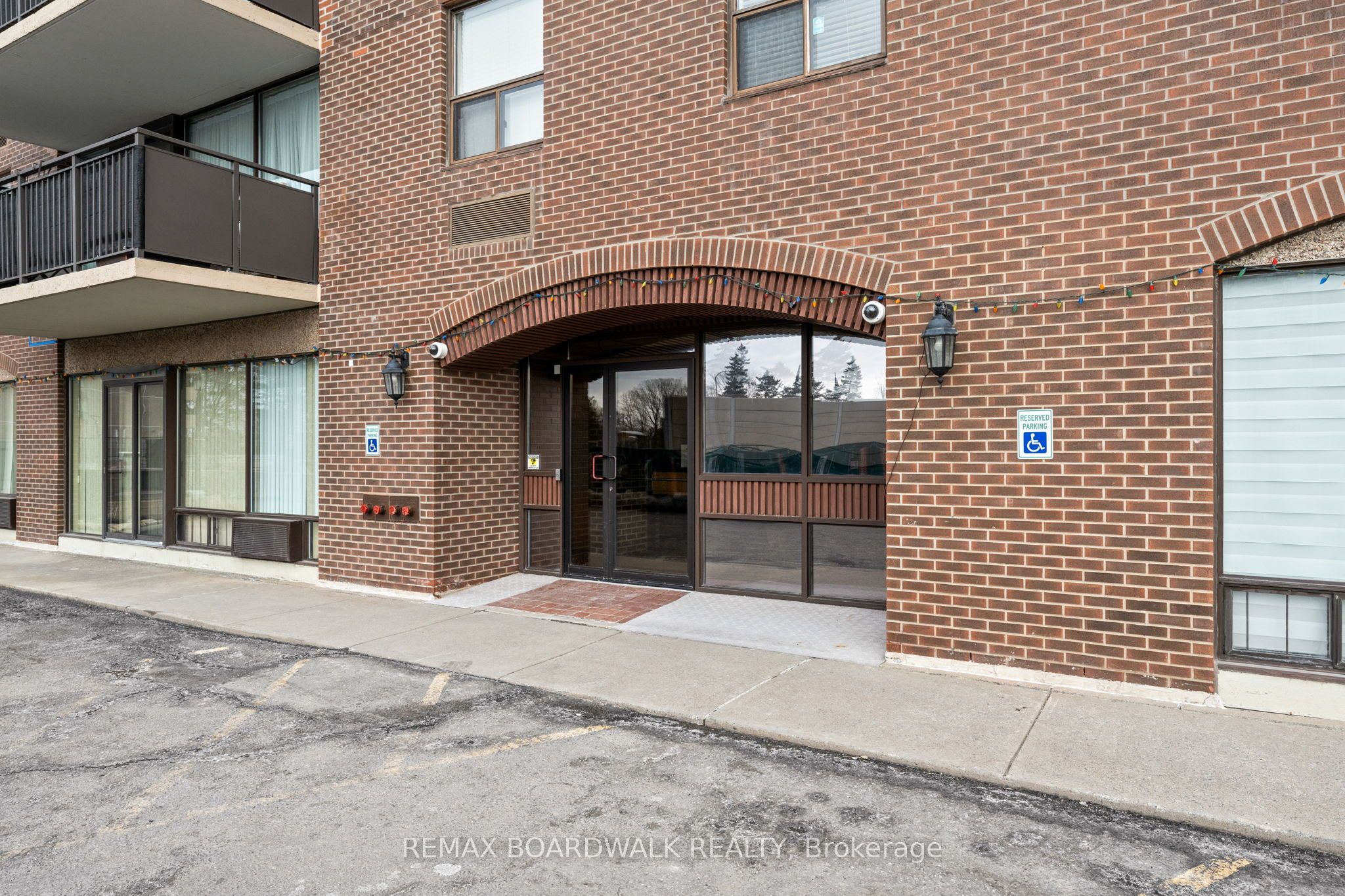 1190 Richmond Road 502, Woodroffe, ON K2B 8J3