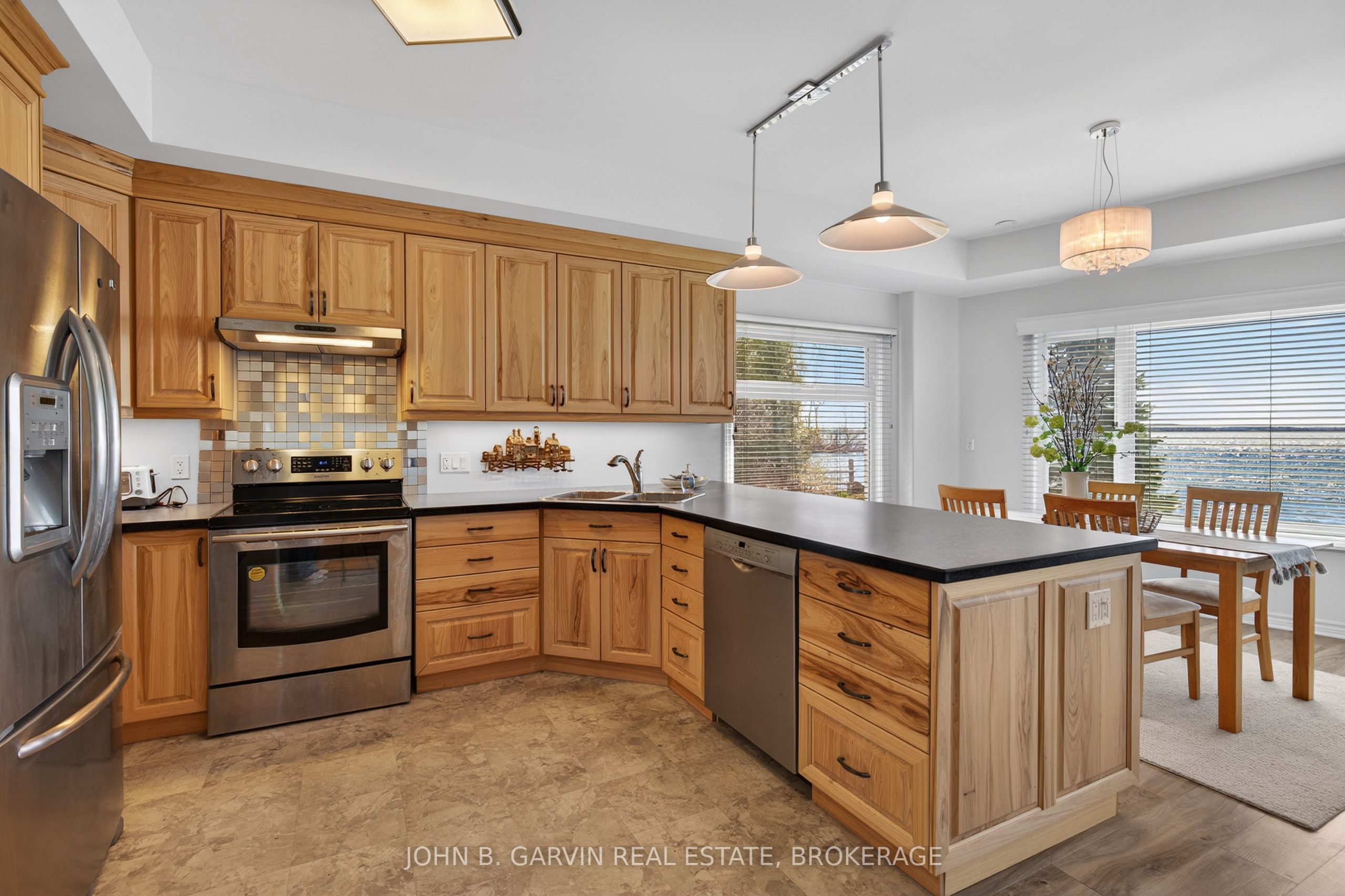 137 THOUSAND ISLANDS Parkway, Gananoque, ON K6H 5R7 photo 4