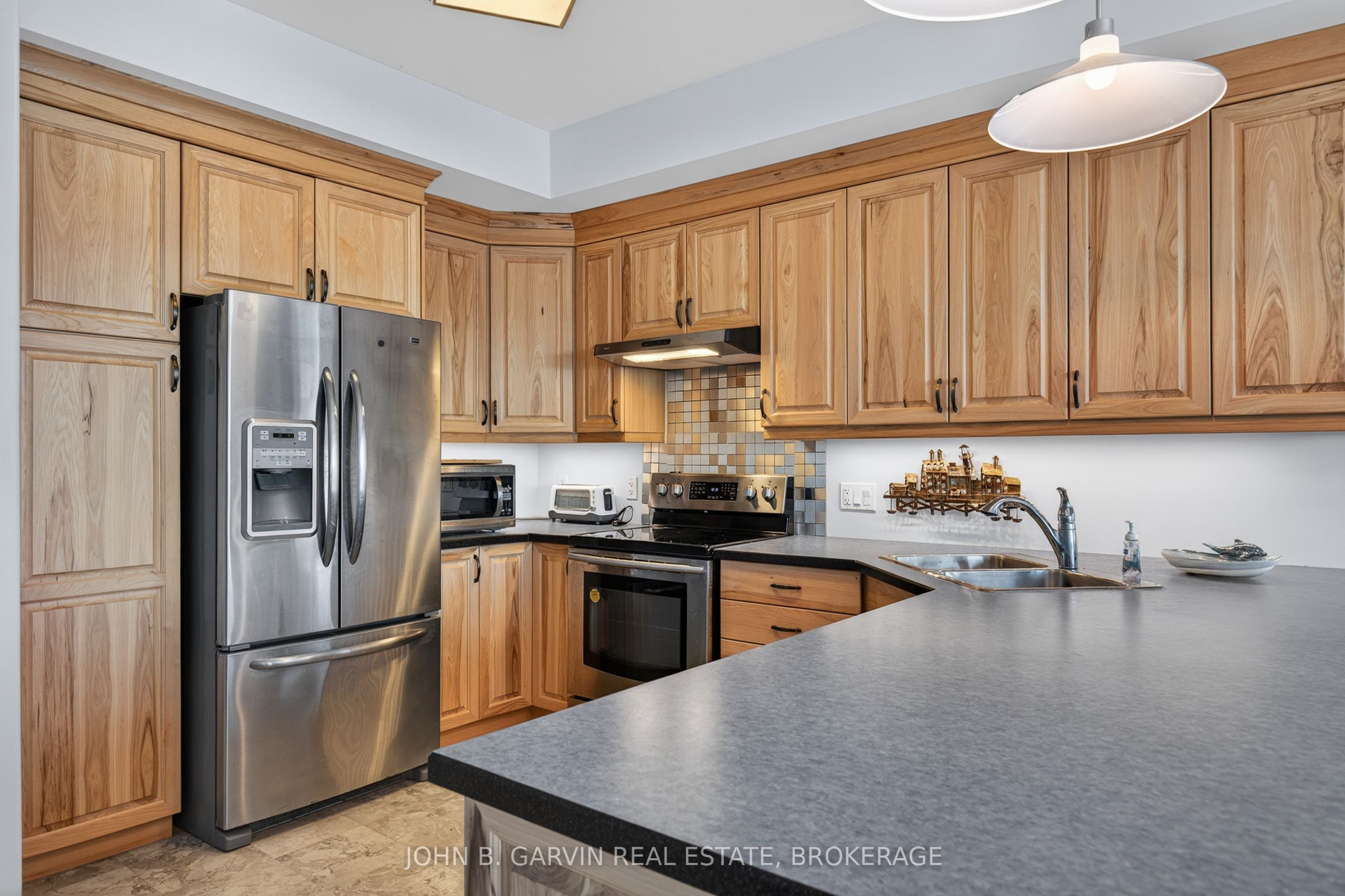 137 THOUSAND ISLANDS Parkway, Gananoque, ON K6H 5R7 photo 5