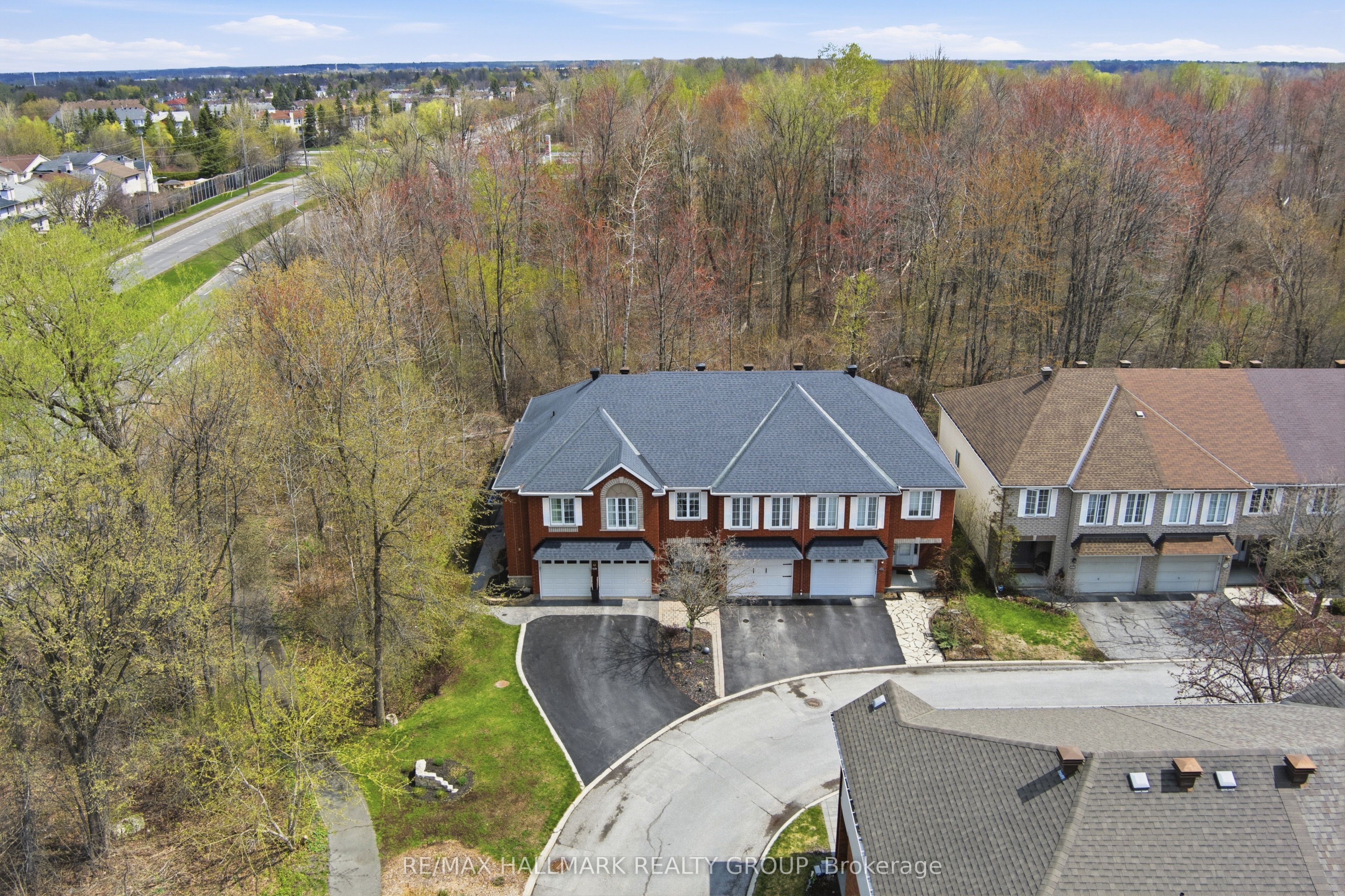 243 Gladeview Private, Blossom Park - Airport and Area, ON K1T 4A7