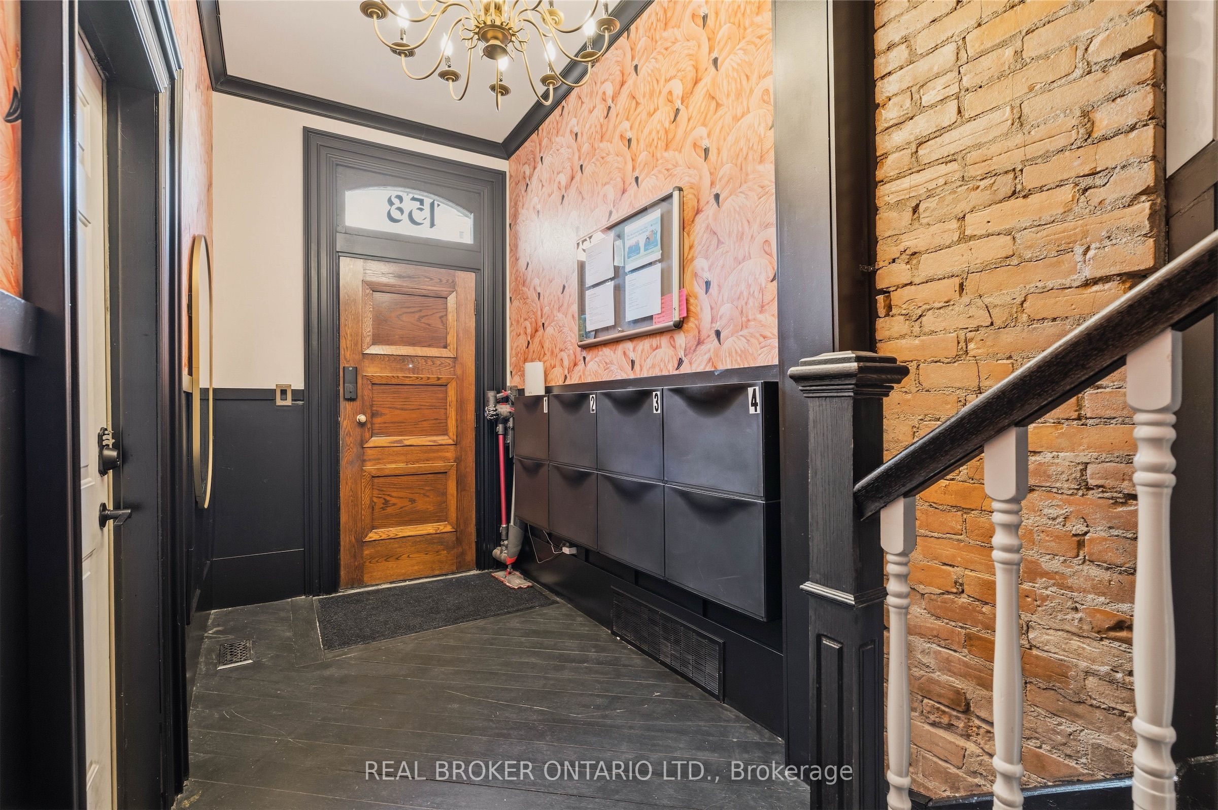 158 Hunter Street E, Hamilton, ON L8N 1M7 photo 4