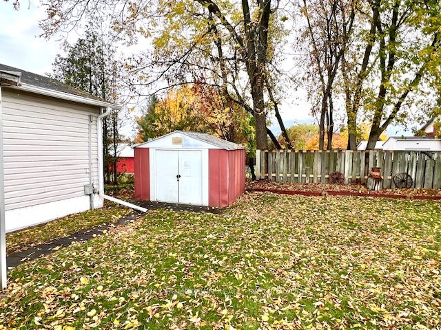 1871 Oxford Avenue 3, Elizabethtown-Kitley, ON K6V 7B5 photo 3
