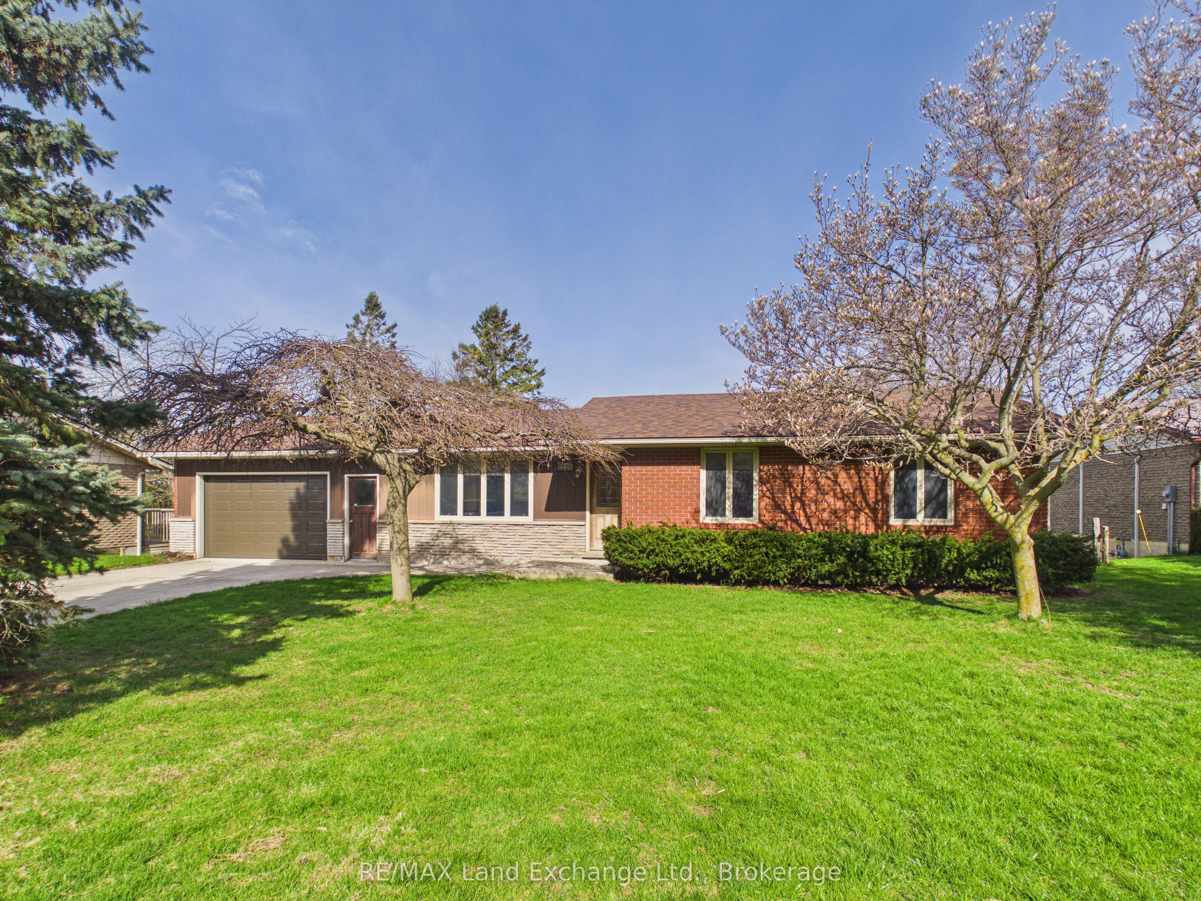 15 North Cedar Lane, Kincardine, ON N0G 2T0