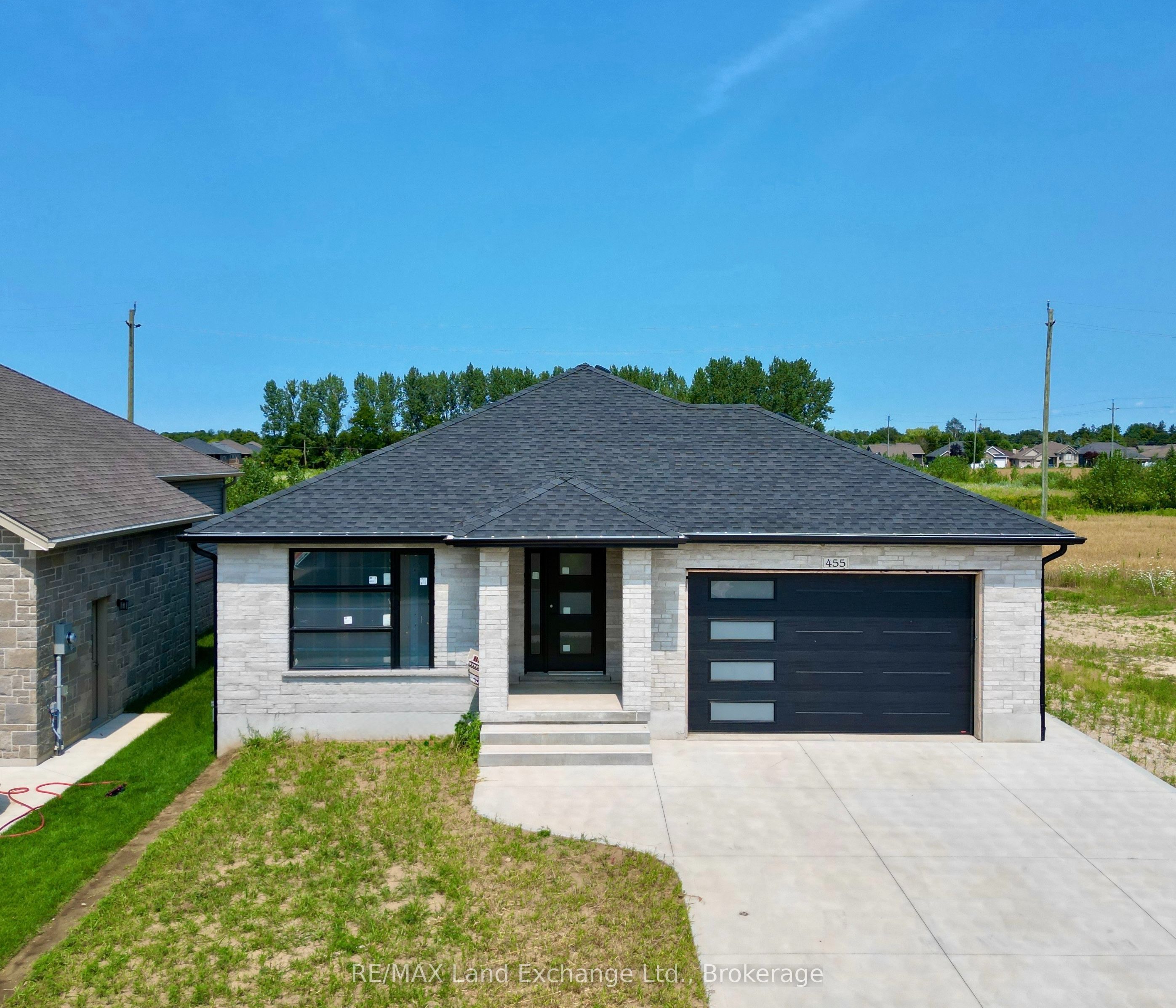 455 Burnside Street, Saugeen Shores, ON N0H 2C3