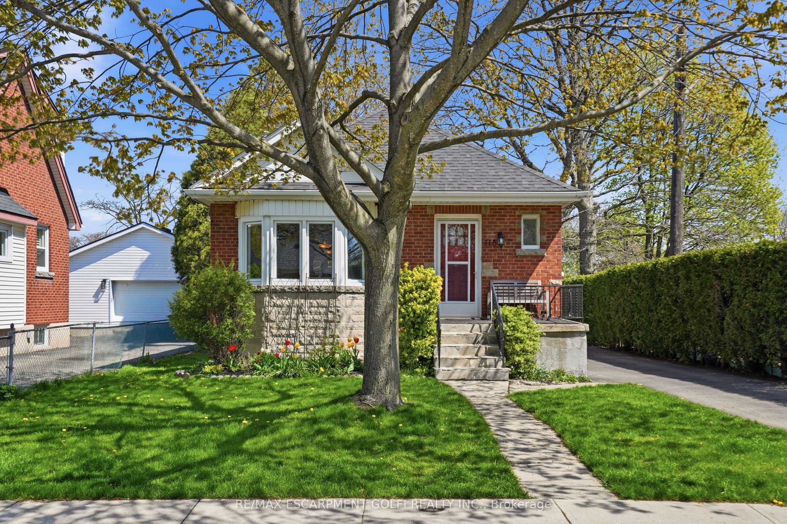 115 Empress Avenue, Hamilton, ON L9A 1M5