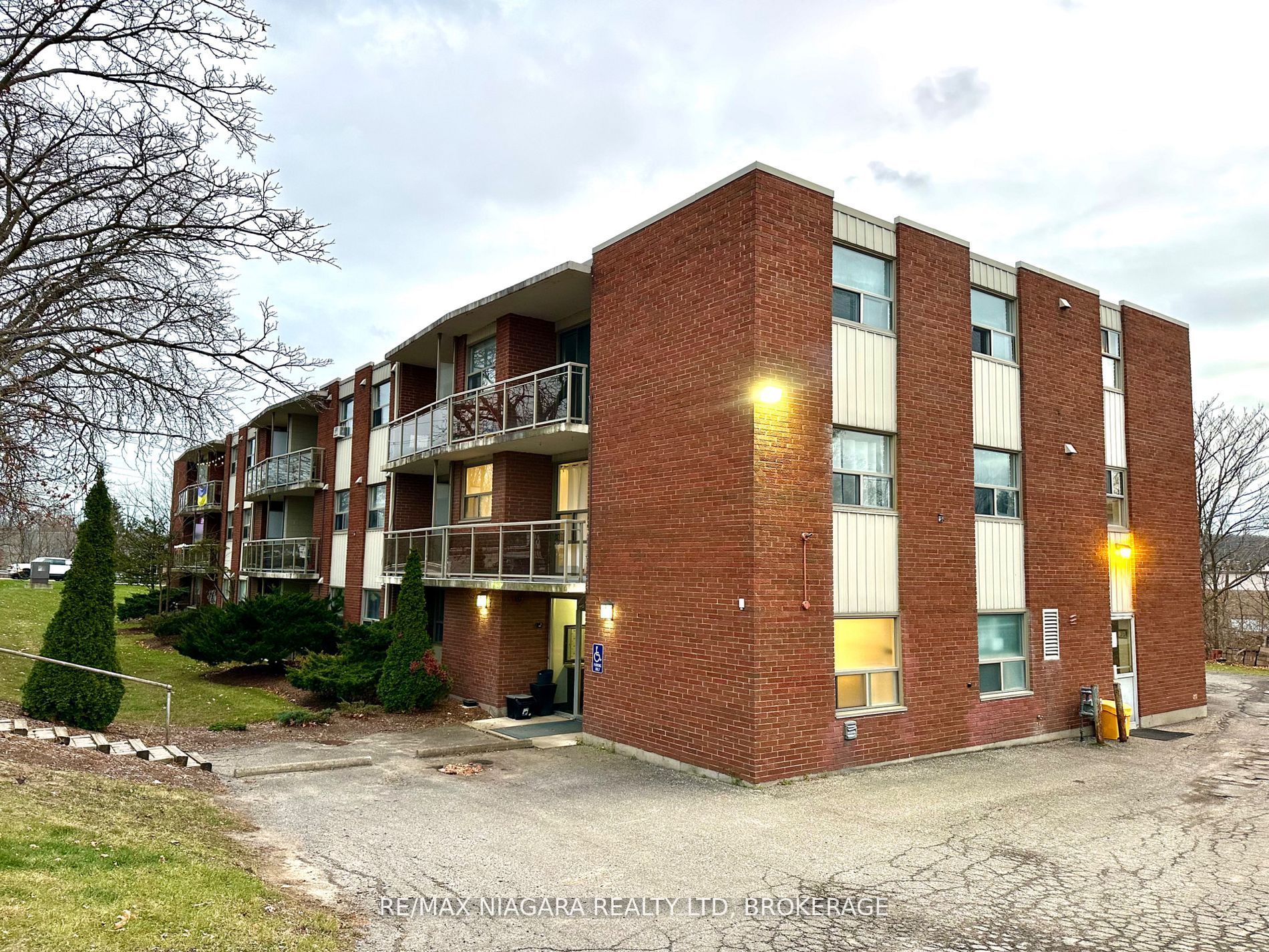 7 Riverview Boulevard 101, St. Catharines, ON L2T 3L5