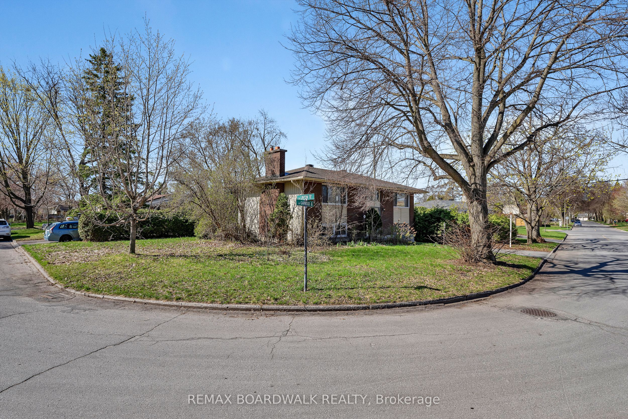 956 Garwood Avenue, Billings Bridge - Riverside Park and Area, ON K1V 6W9 photo 2