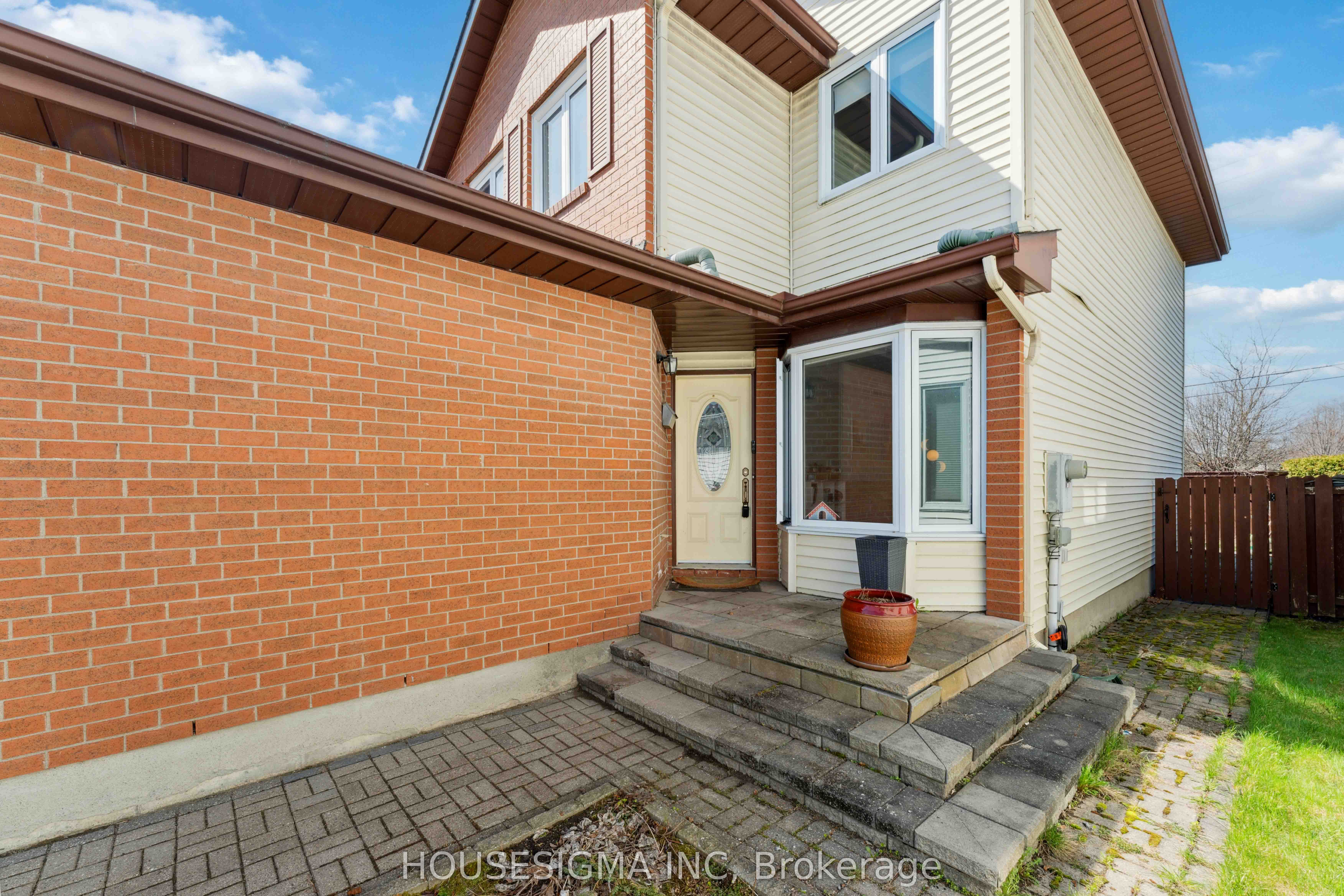 1278 Gregory Court, Beacon Hill North - South and Area, ON K1J 9B2 photo 2