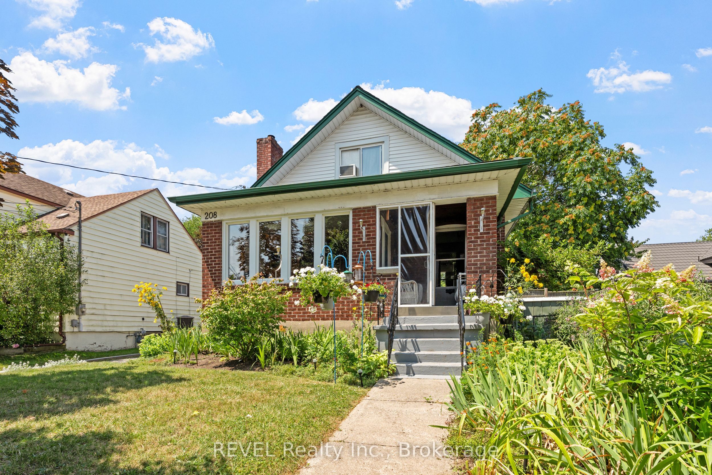 208 NORTH Street, Fort Erie, ON L2A 3R8 photo 2