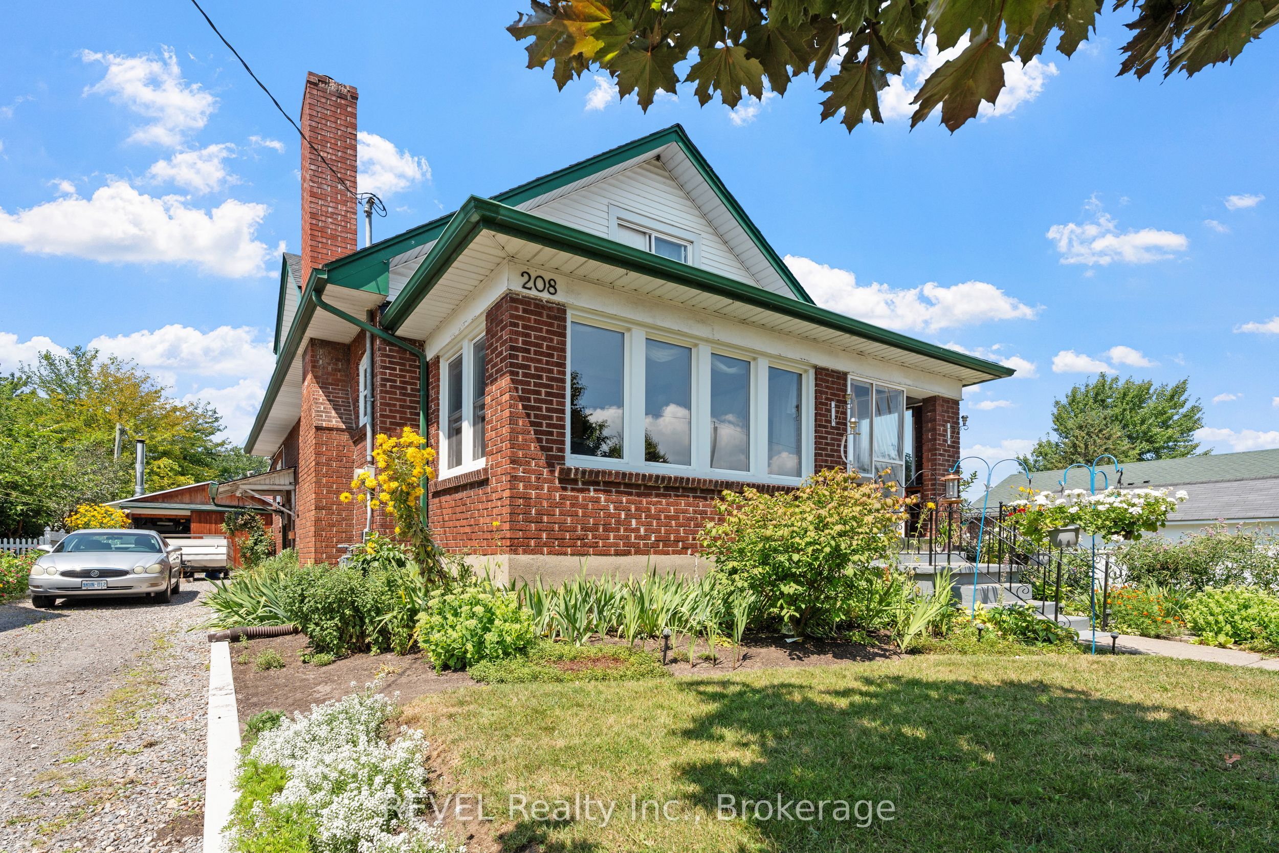 208 NORTH Street, Fort Erie, ON L2A 3R8 photo 3