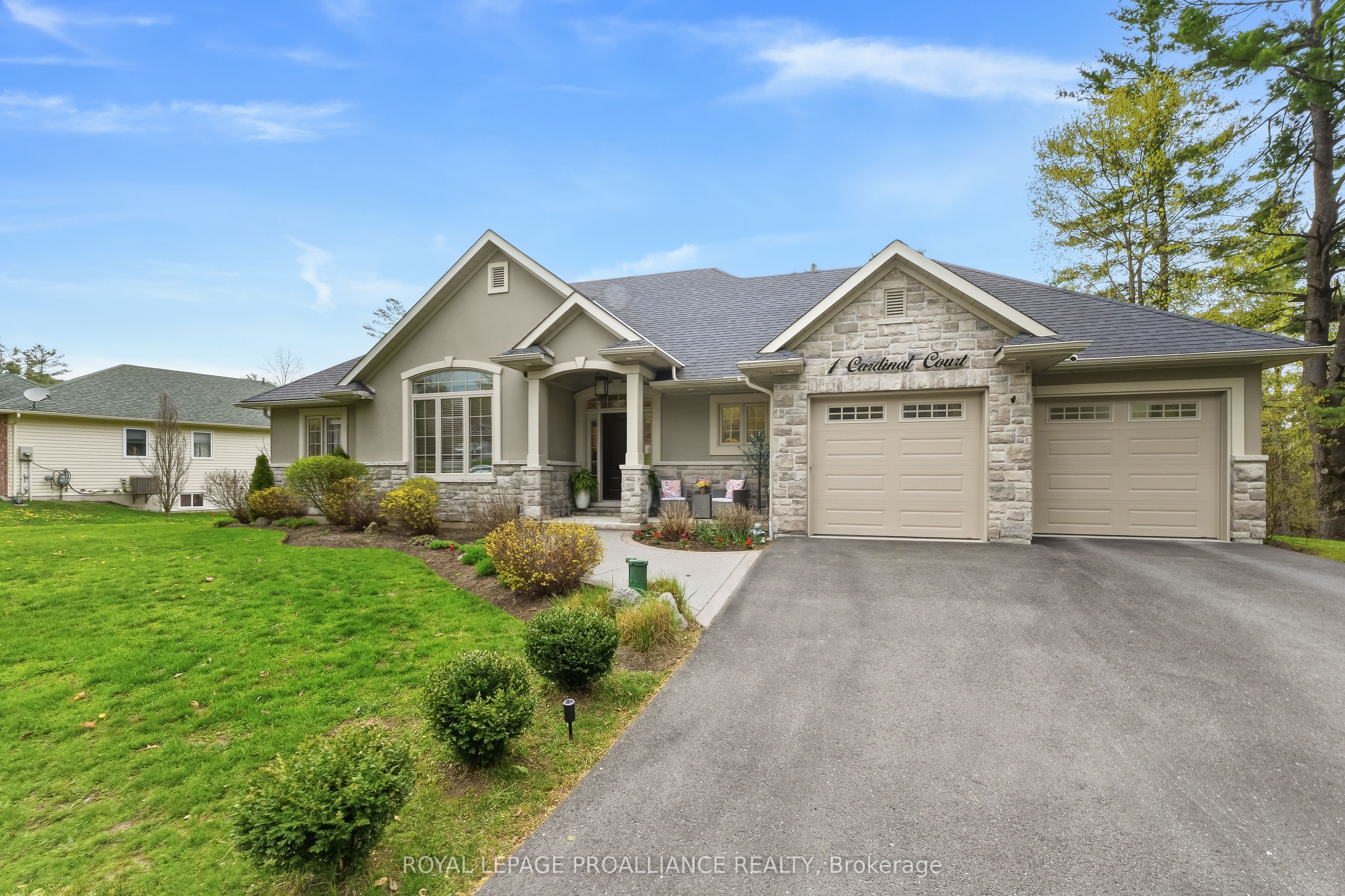 1 Cardinal Court, Quinte West, ON K8V 5P6 photo 2