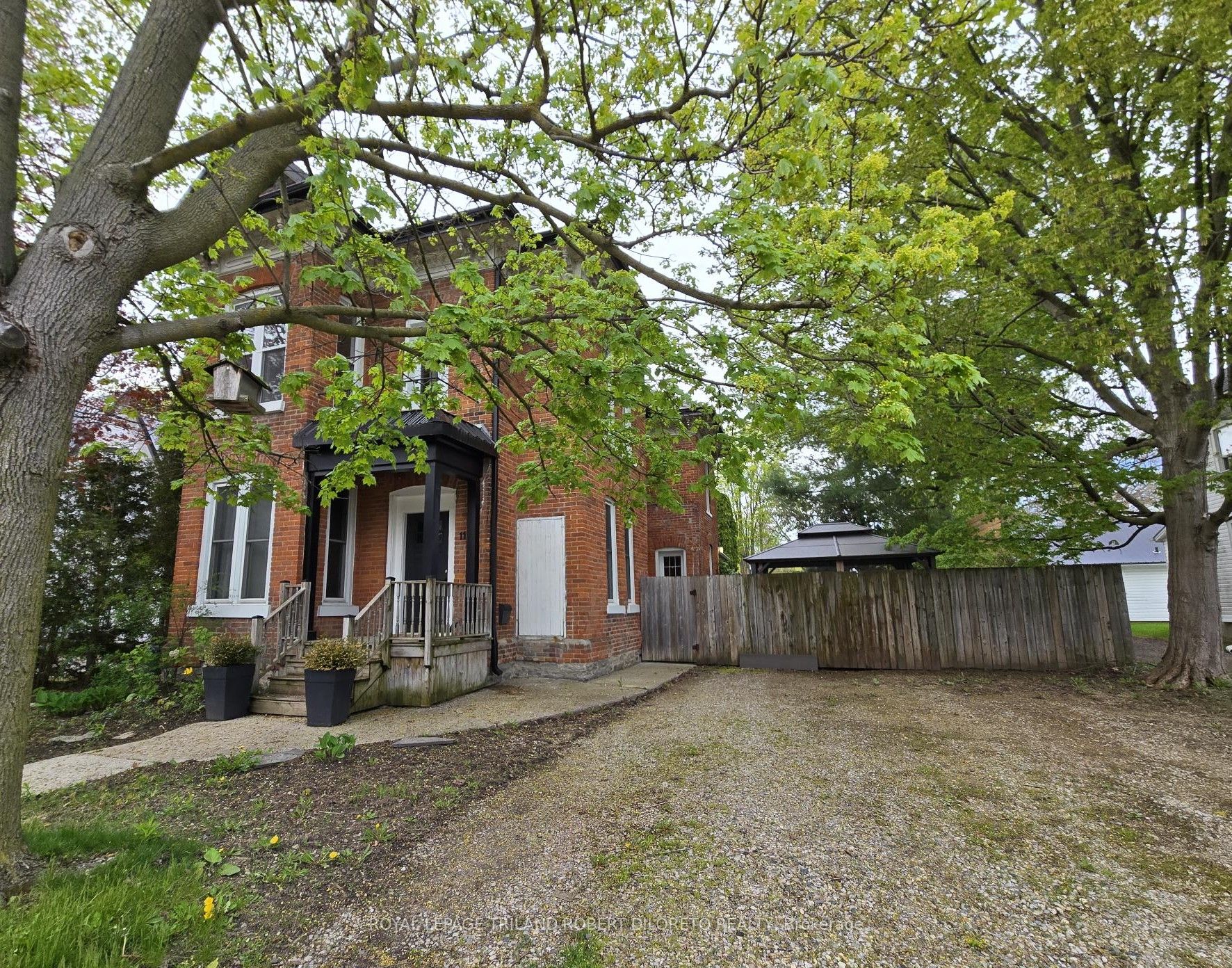 11 Maple Street W, Aylmer, ON N5H 1B8 photo 2