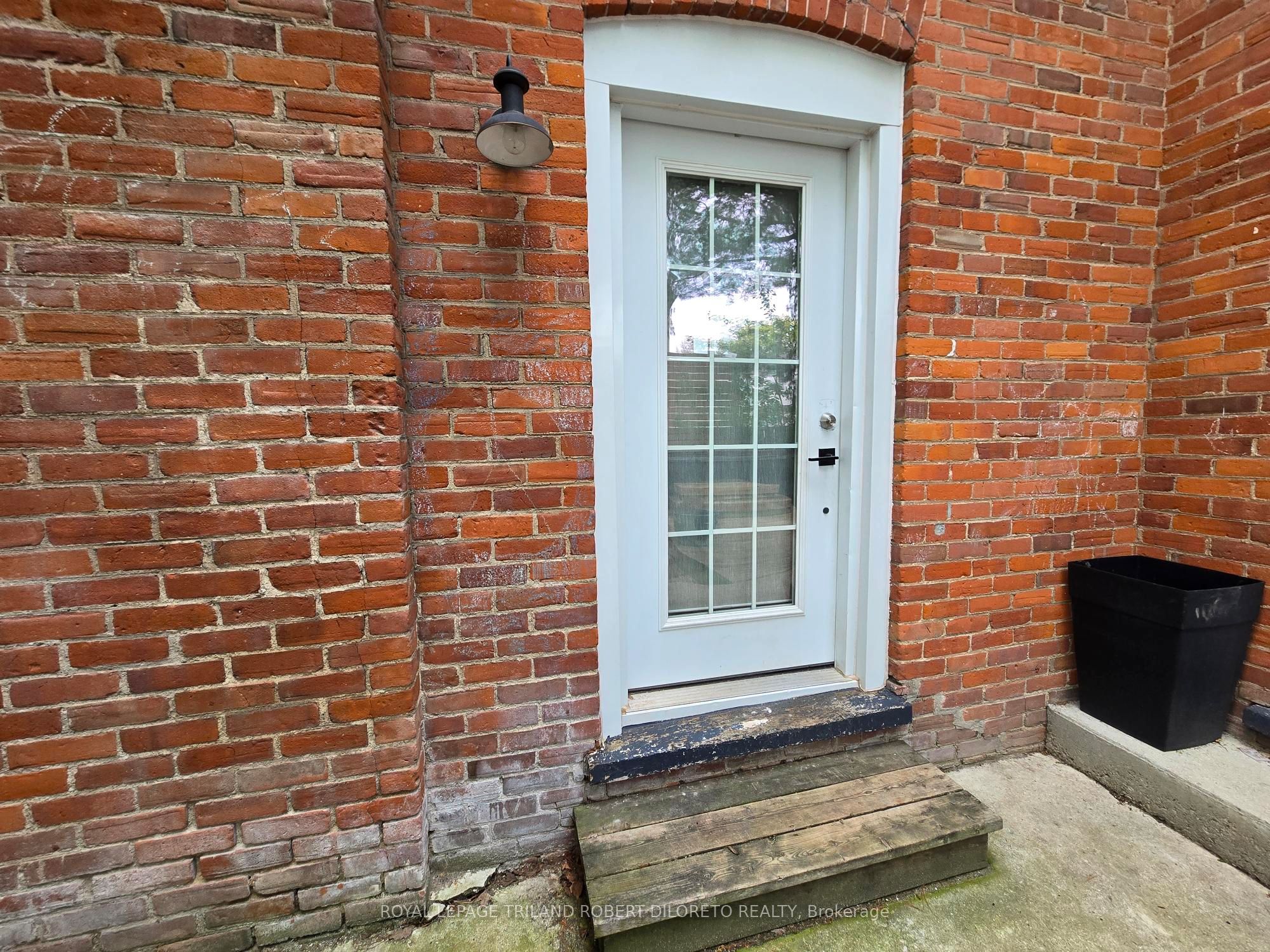 11 Maple Street W, Aylmer, ON N5H 1B8 photo 4