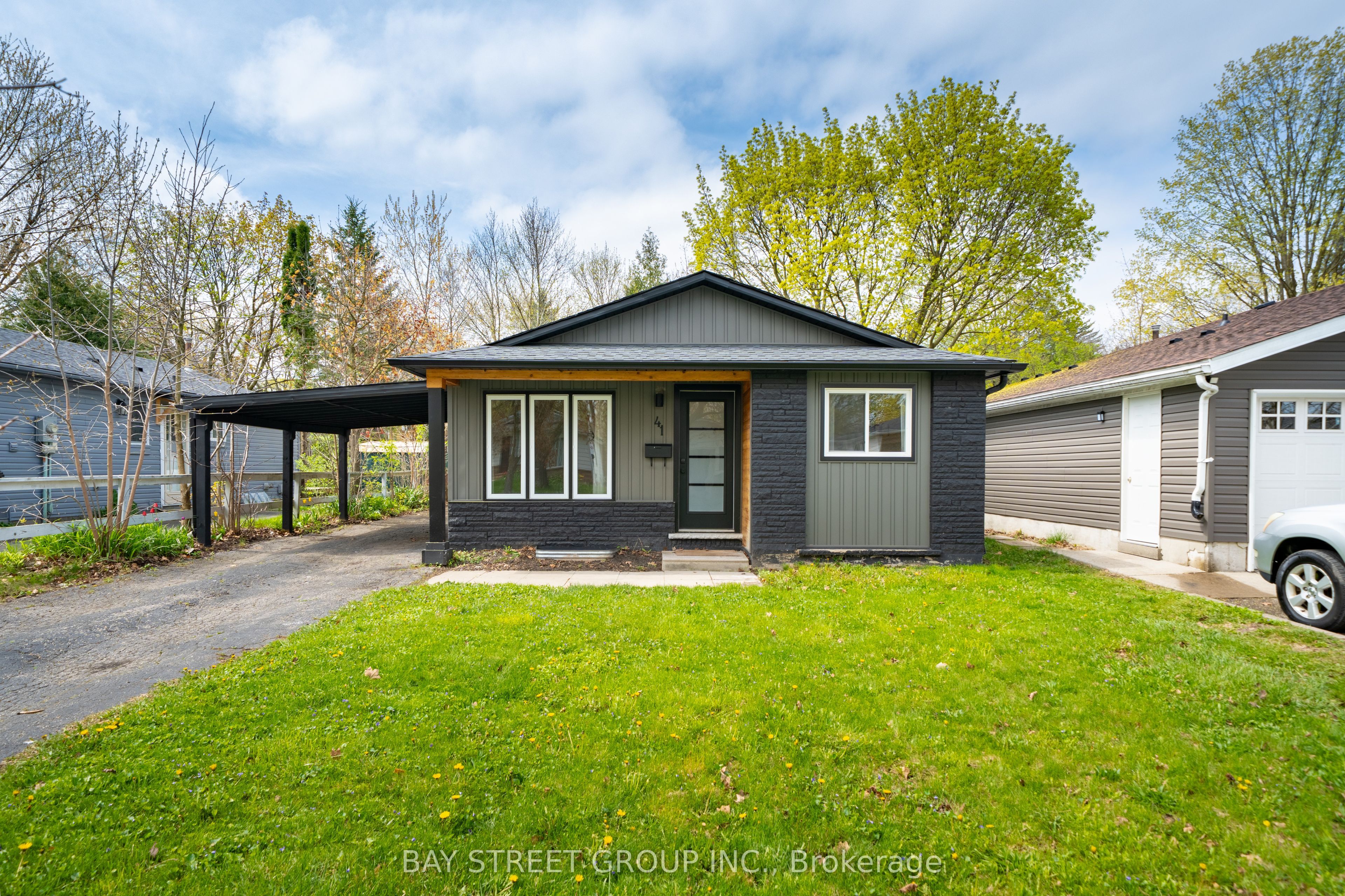 41 Helene Crescent, Waterloo, ON N2L 5E6