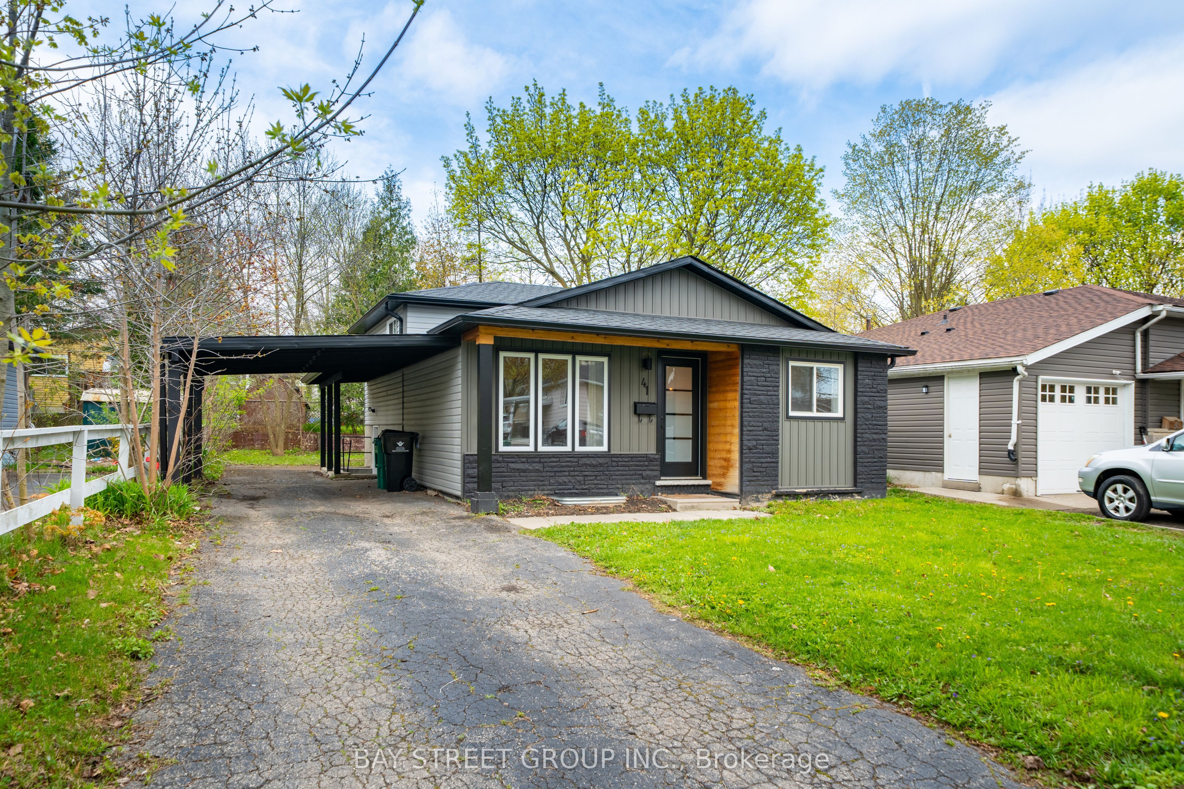 41 Helene Crescent, Waterloo, ON N2L 5E6 photo 2