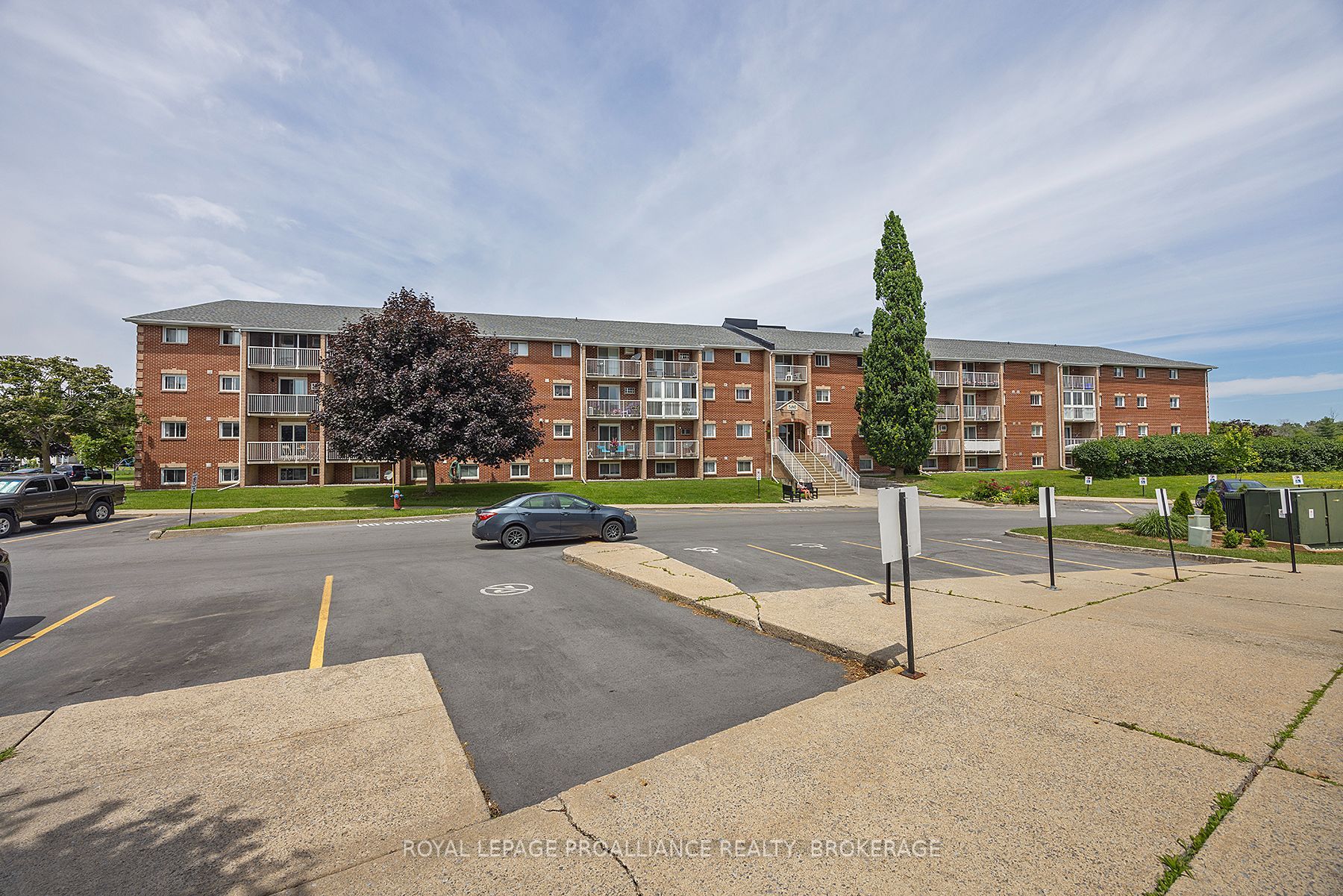 580 Armstrong Road 201, Kingston, ON K7M 8M3 photo 3