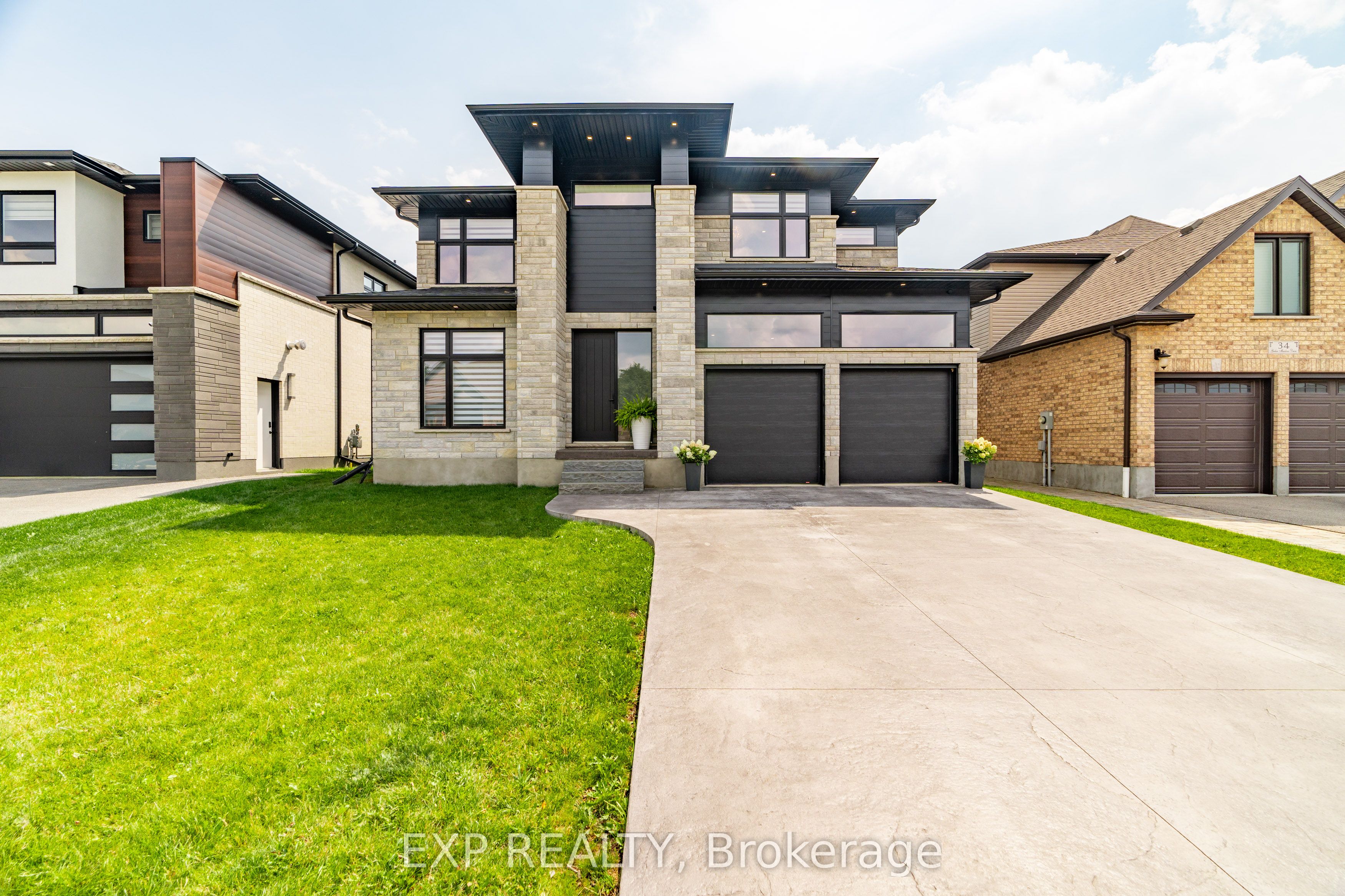 1052 Walton Avenue, North Perth, ON N4W 3S2 photo 3