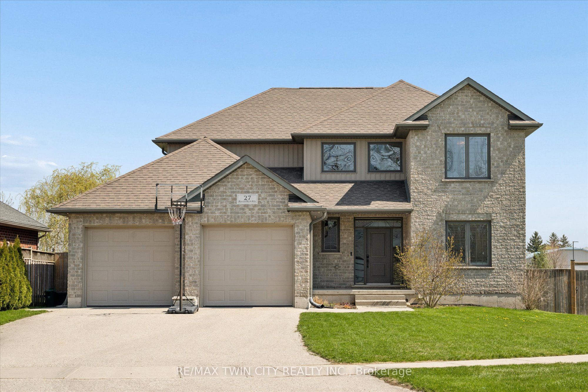 27 River Run Road, Mapleton, ON N0G 1P0
