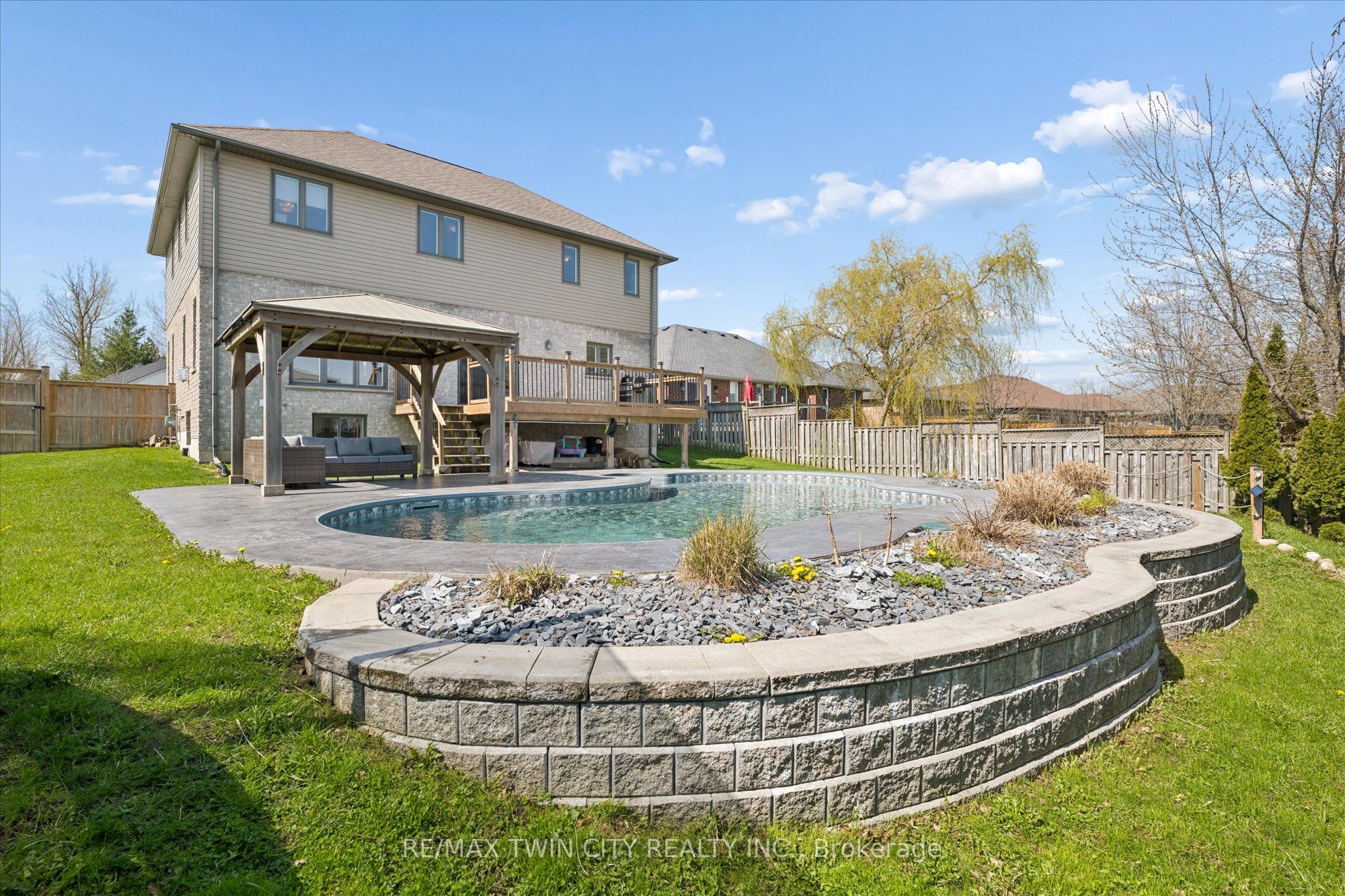 27 River Run Road, Mapleton, ON N0G 1P0 photo 3