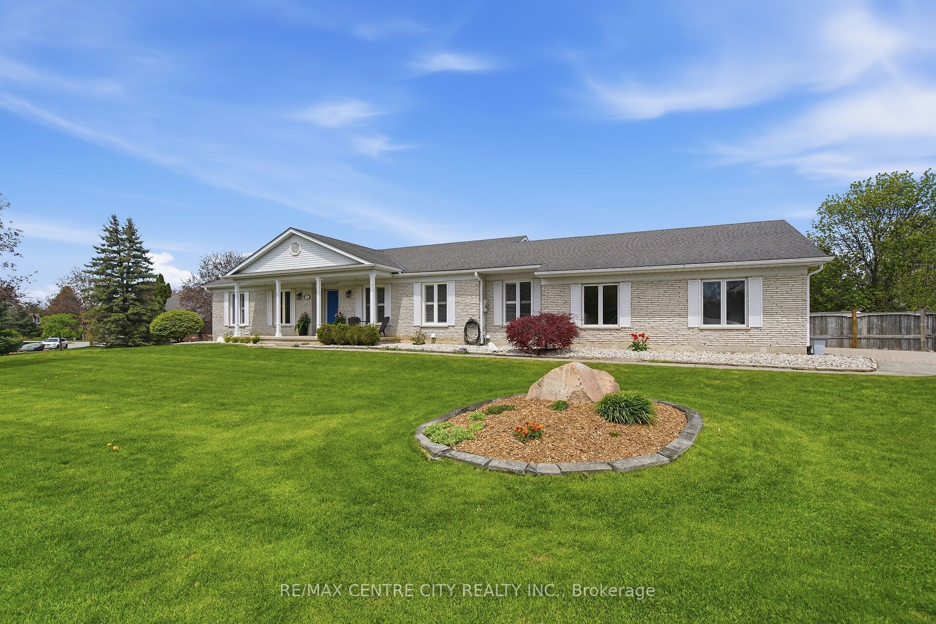 92 Mill Street, Middlesex Centre, ON N0M 2A0 photo 2