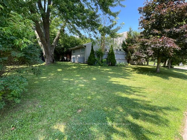 31 Mulberry Lane, Waterloo, ON N2L 5L4 photo 4