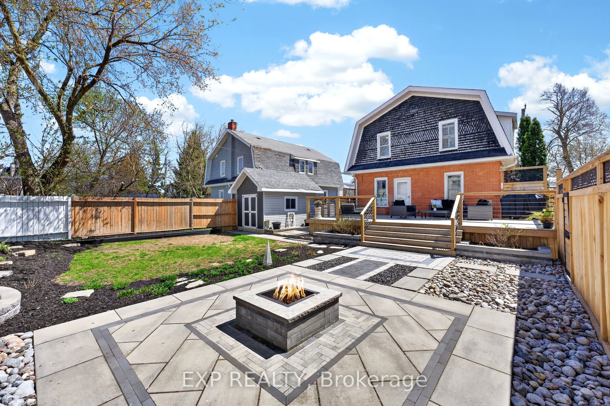 16 Burton Street, Belleville, ON K8P 1E6 photo 2