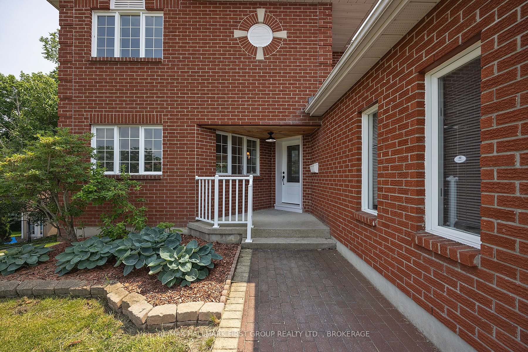 272 FRIARHILL Crescent, Kingston, ON K7M 8P4 photo 3