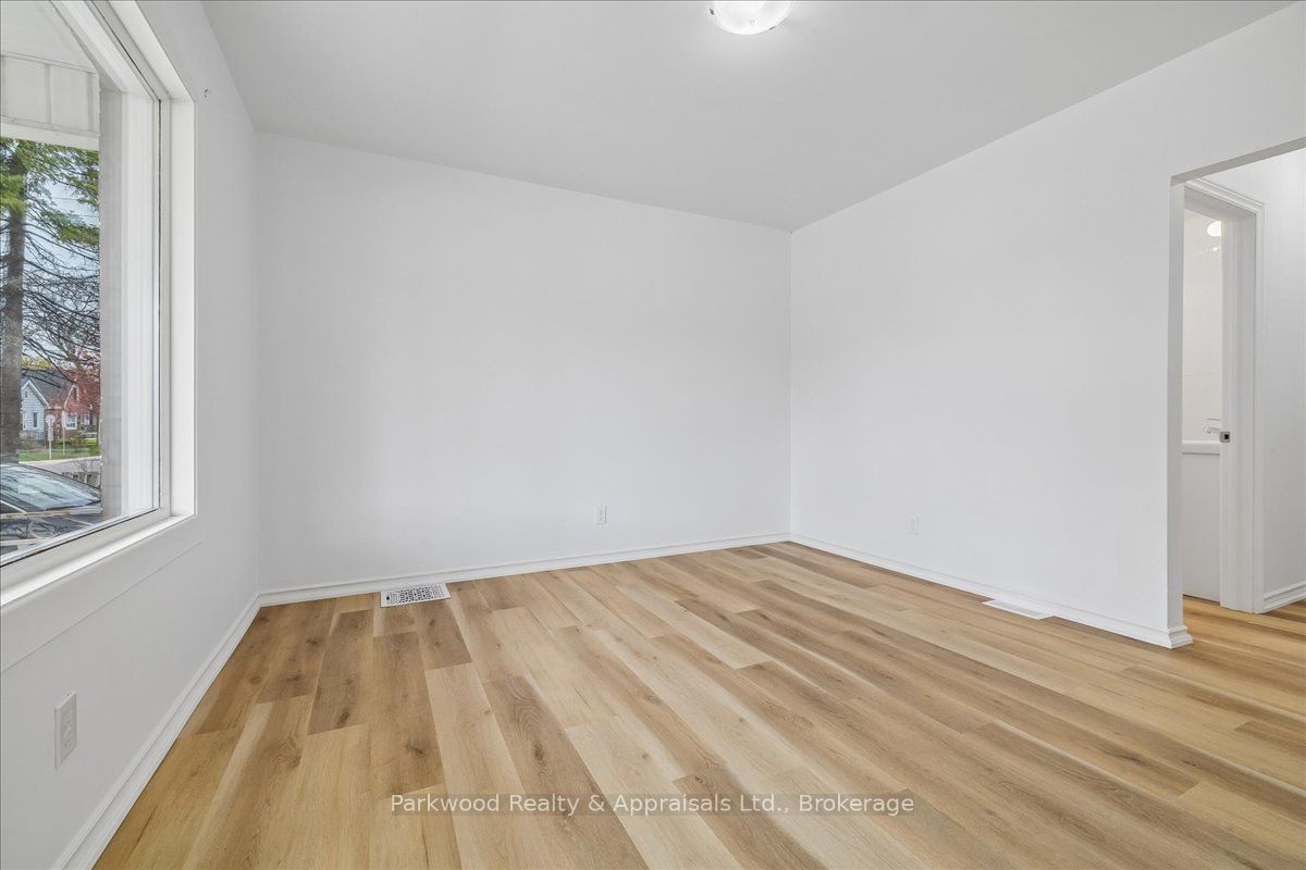 114 Garside Avenue N, Hamilton, ON L8H 4W3 photo 3