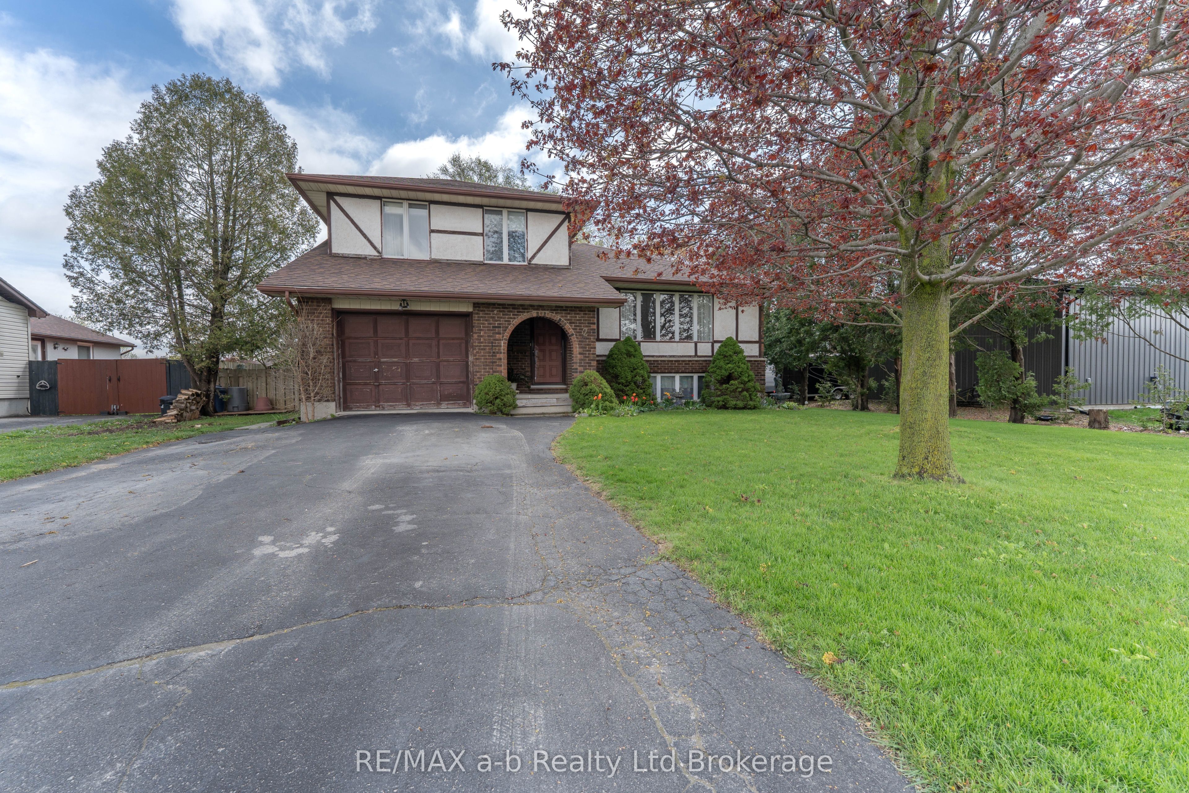 2 Cranberry Road, Tillsonburg, ON N4G 4Y9 photo 2